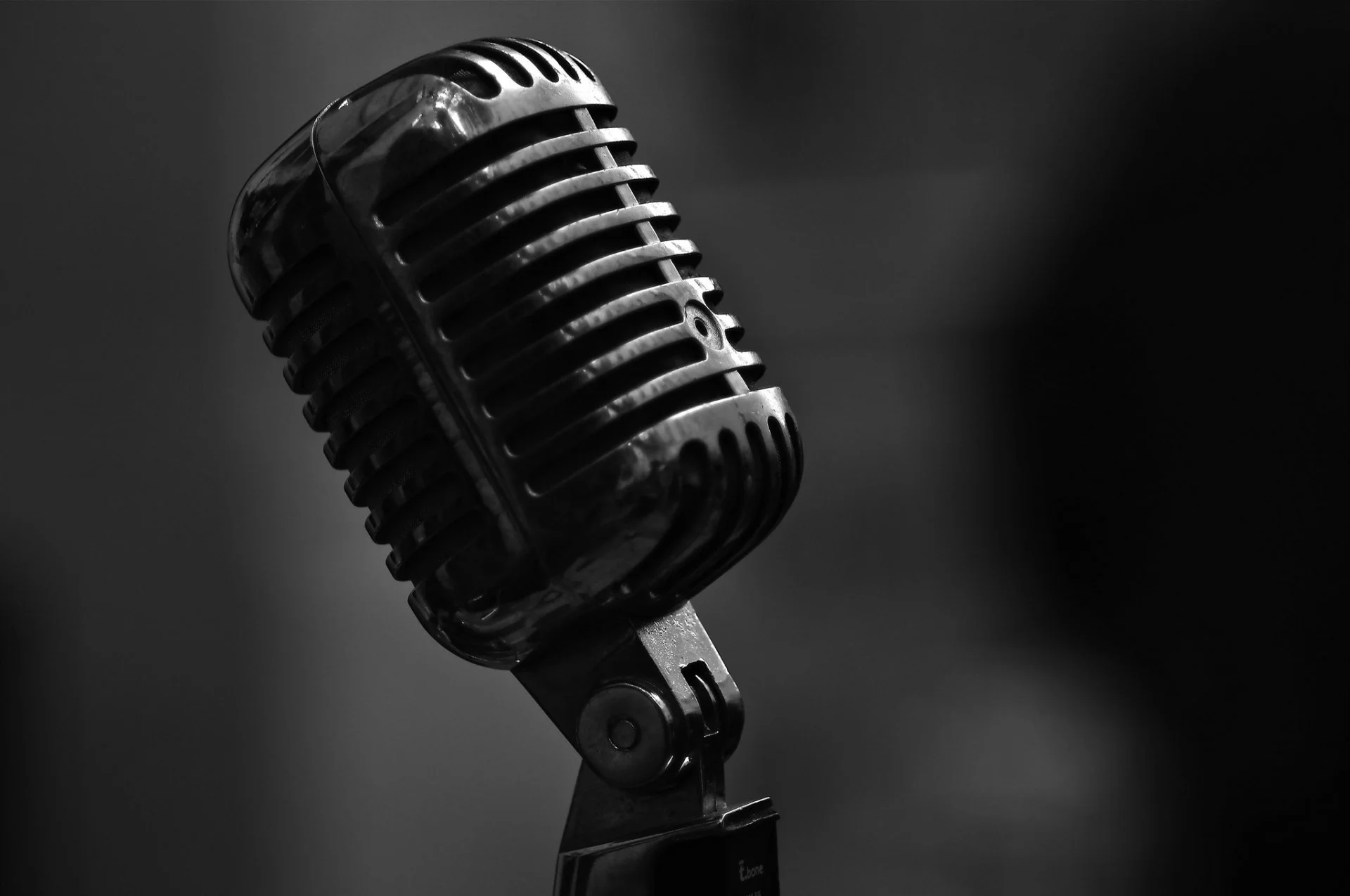 microphone-music-close-up-bokeh-style-black-and-white.jpg