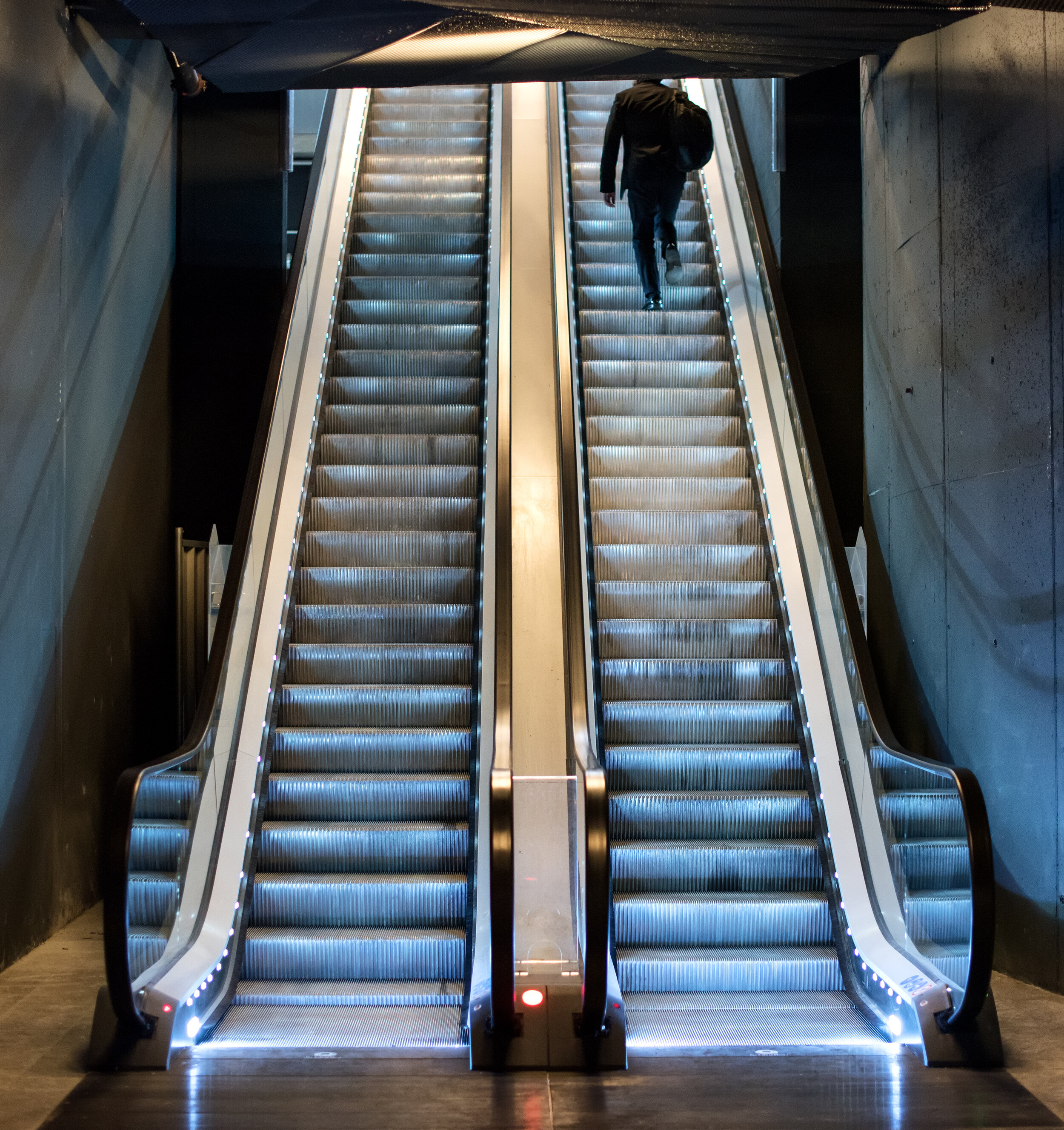 man-ascending-an-escalator-from-a-subway-PRKJ9UL.jpg