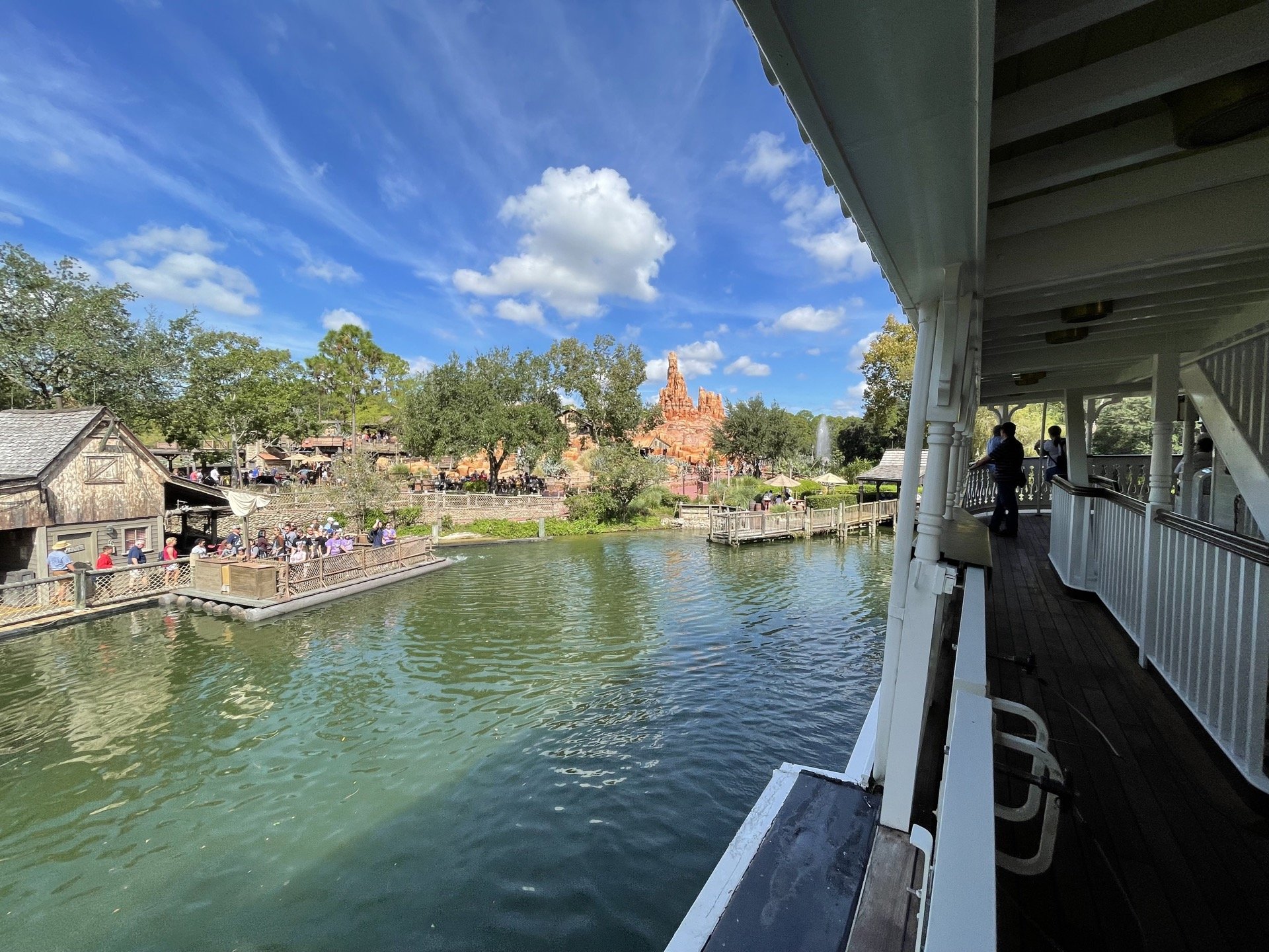 how long is the liberty square riverboat ride at disney