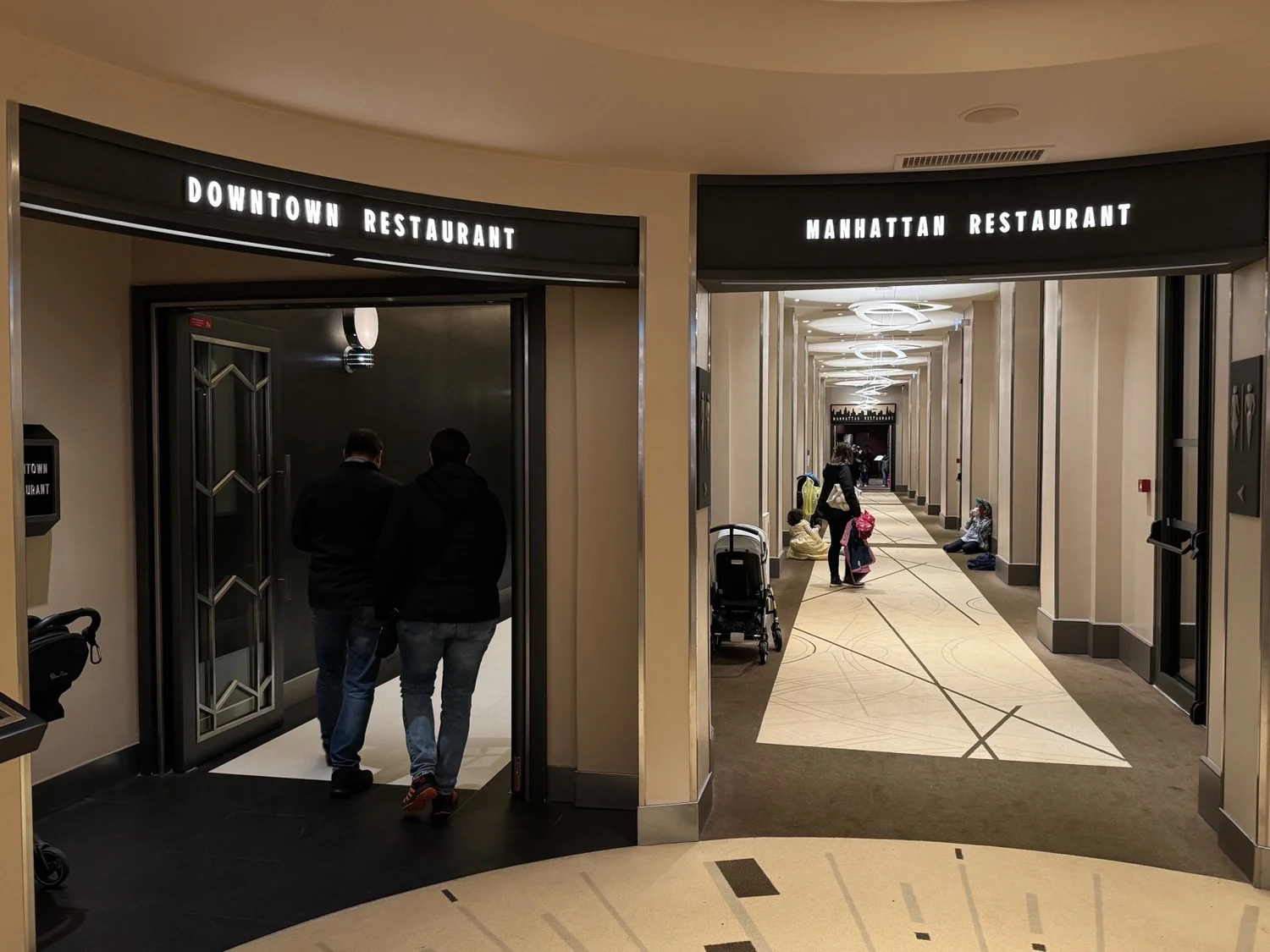 Disney Hotel New York - The Art of Marvel (Paris) Review