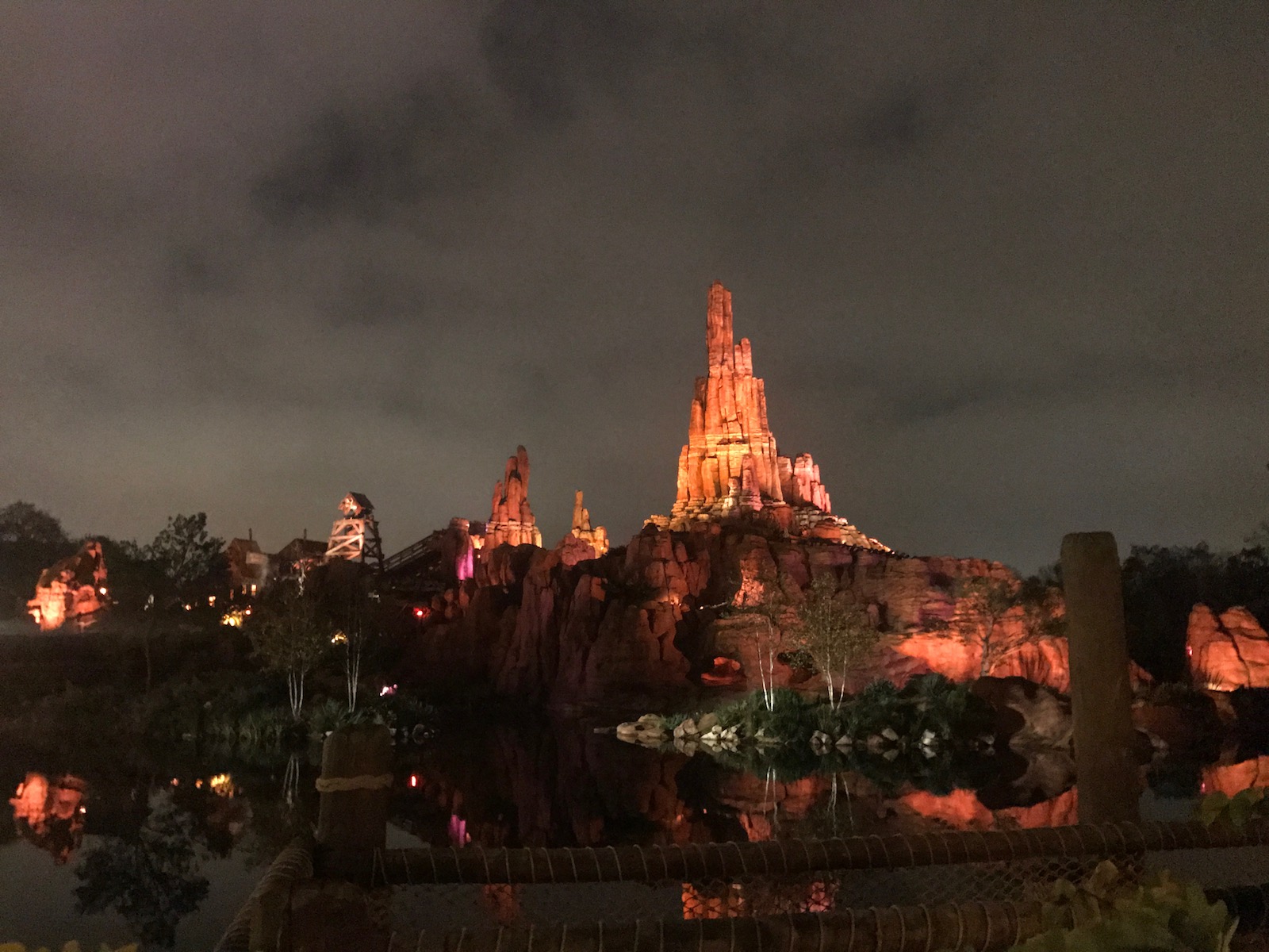 disneyland-paris-big-thunder-mountain.jpg