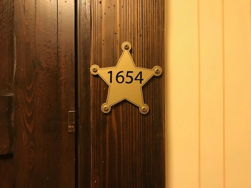 disney hotel cheyenne room 1654.jpg