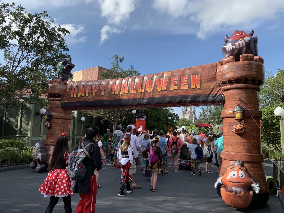 mickeys not so scary halloween party welcome gate.jpg
