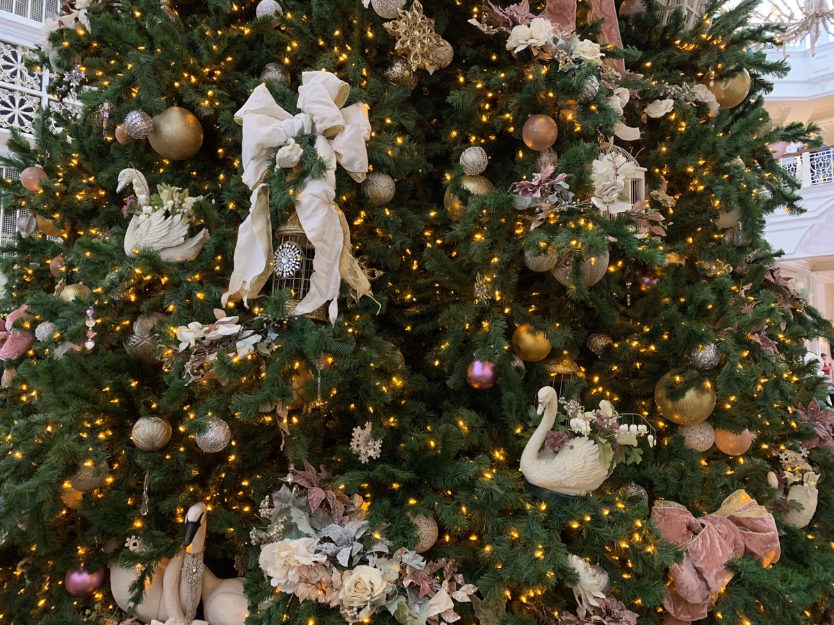 grand floridian christmas tree 4.jpeg