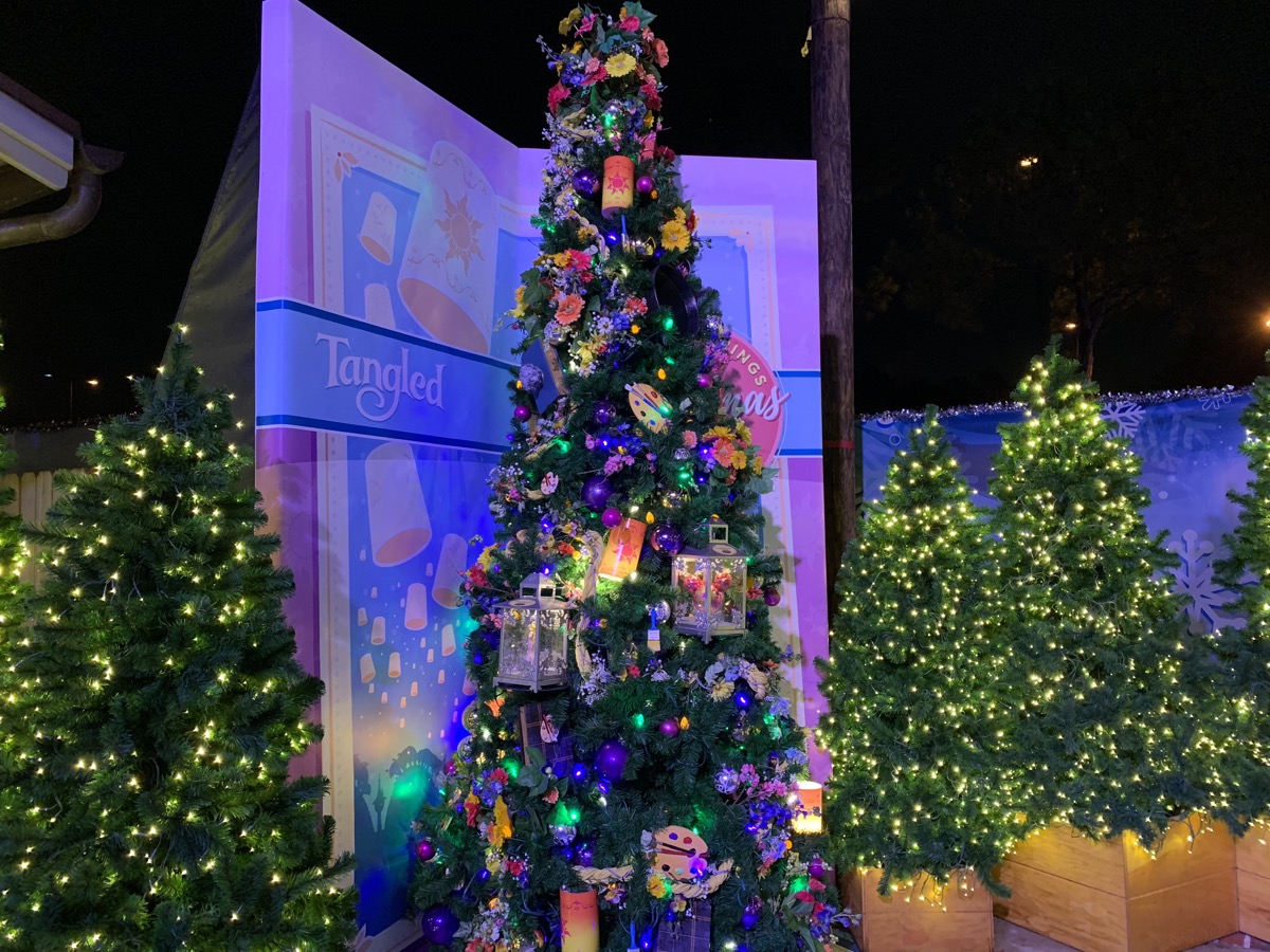 walt disney world christmas disney springs christmas tree trail 44.jpeg