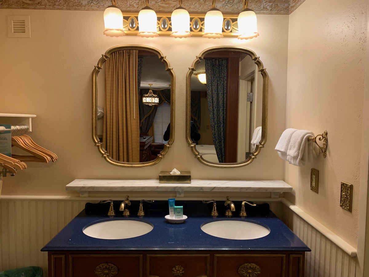 disney port orleans riverside royal guest room bathroom 2.jpeg