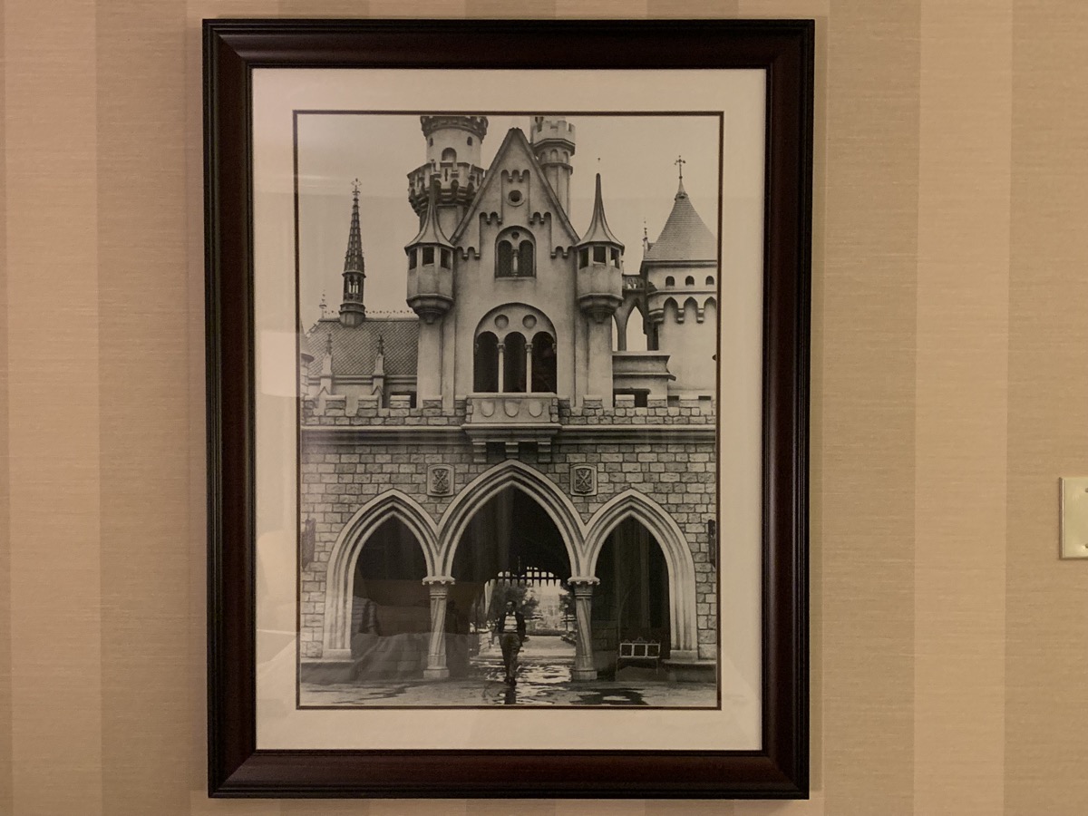 disneyland hotel review room detail 6.jpeg