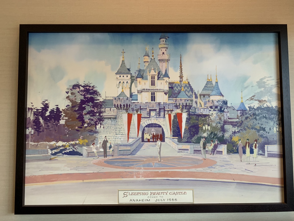 disneyland hotel review fantasy 1.jpeg