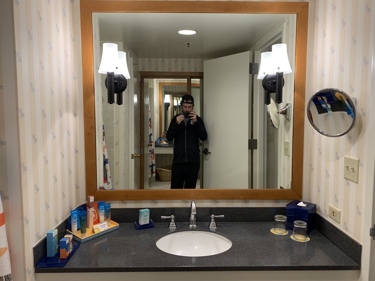 disney paradise pier hotel review room bathroom 2.jpeg