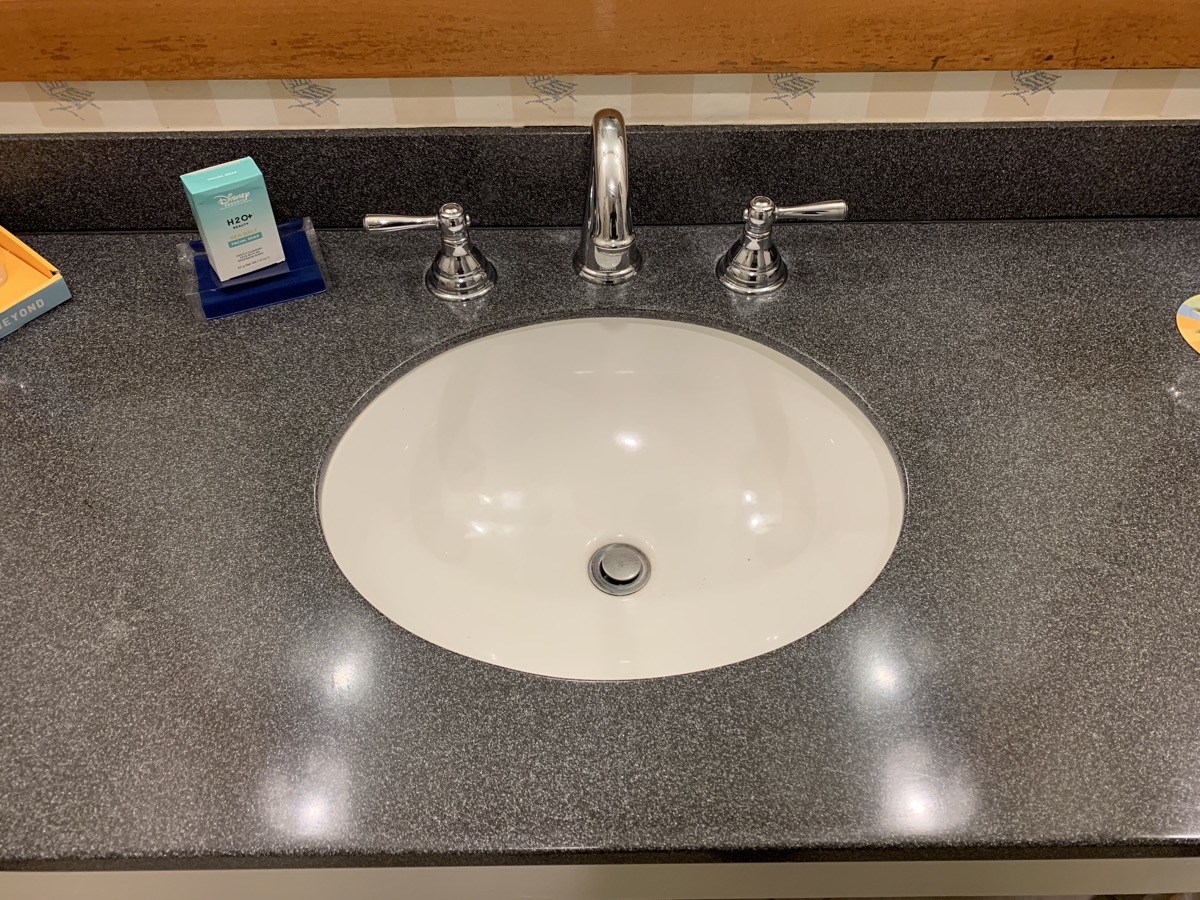 disney paradise pier hotel review room bathroom 6.jpeg