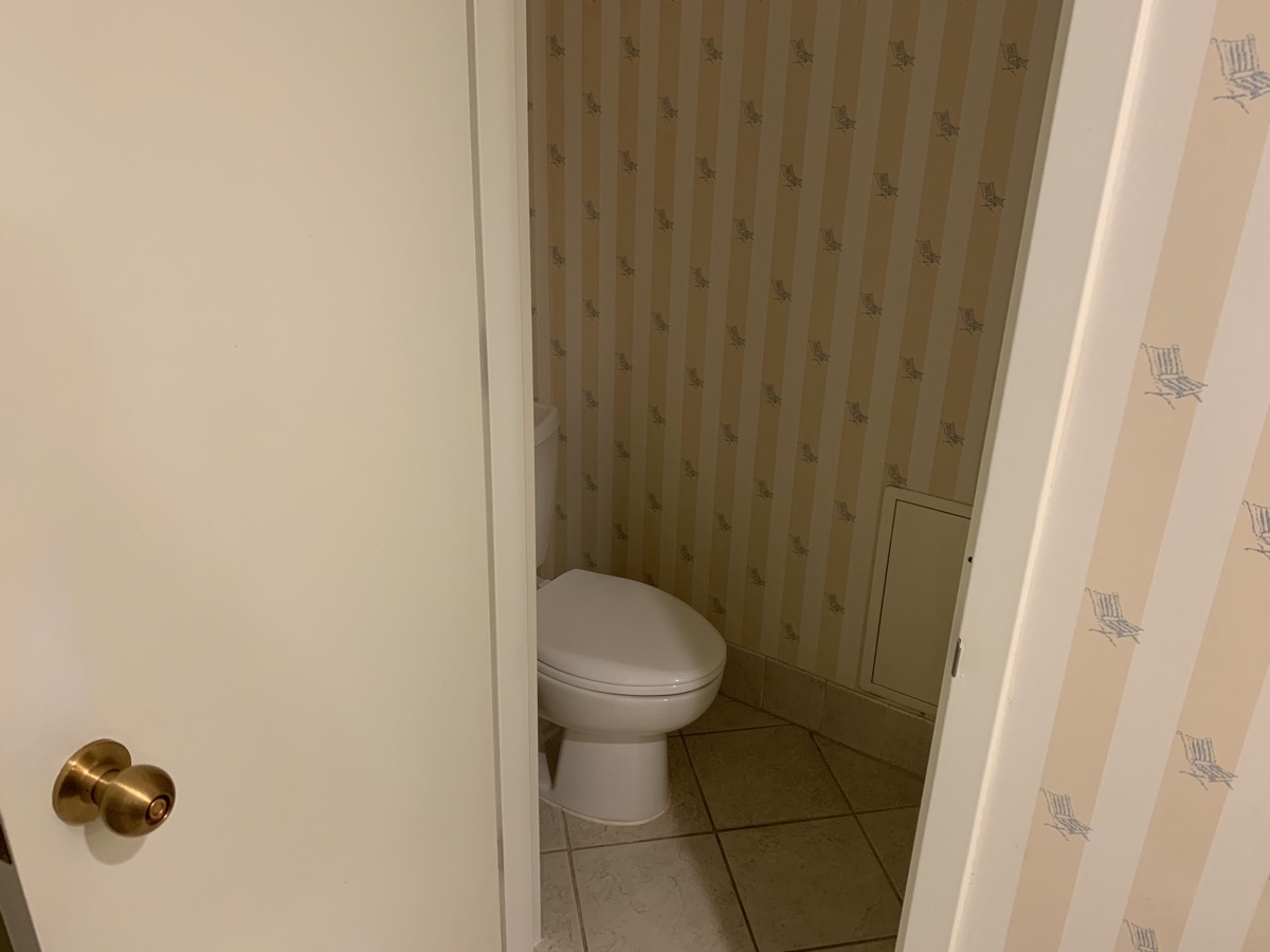 disney paradise pier hotel review room bathroom 8.jpeg