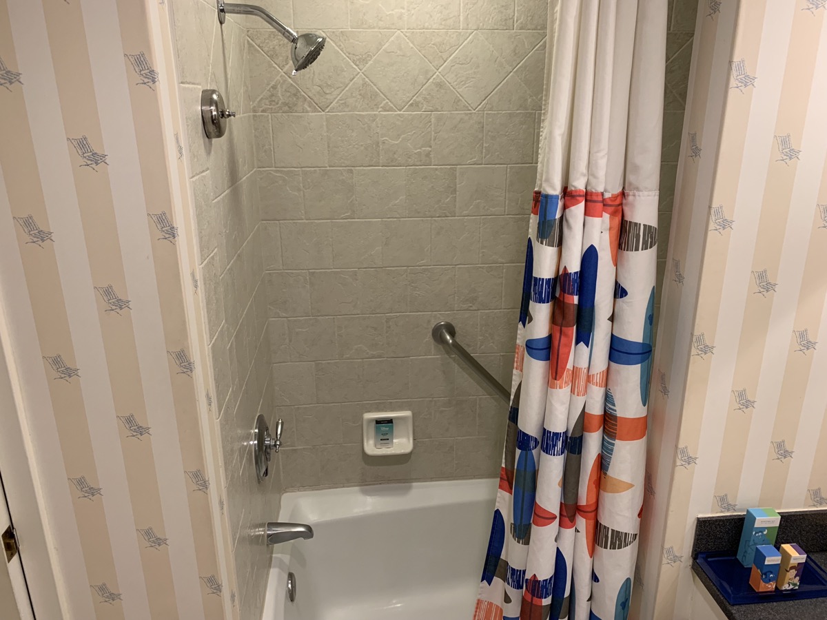 disney paradise pier hotel review room bathroom 7.jpeg