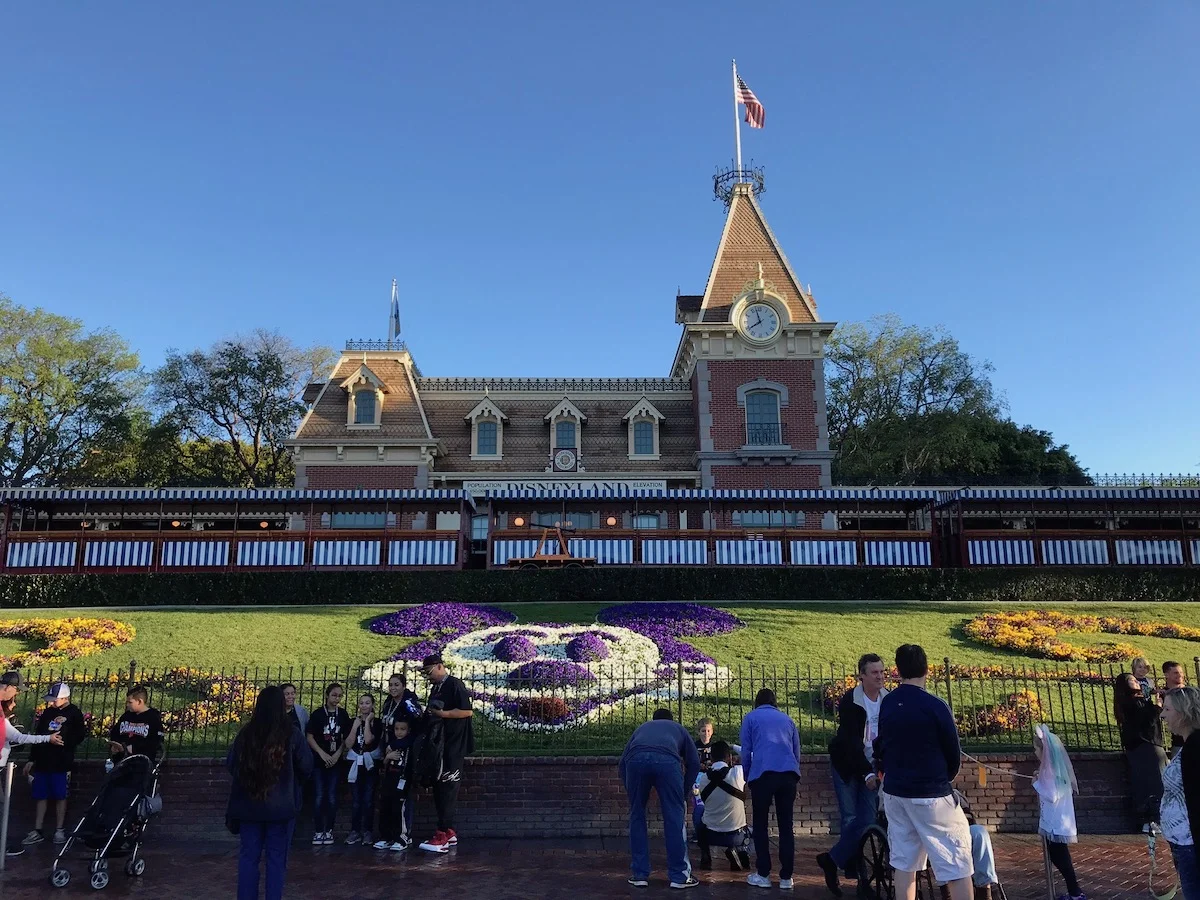 disneyland one day itinerary entry.jpeg