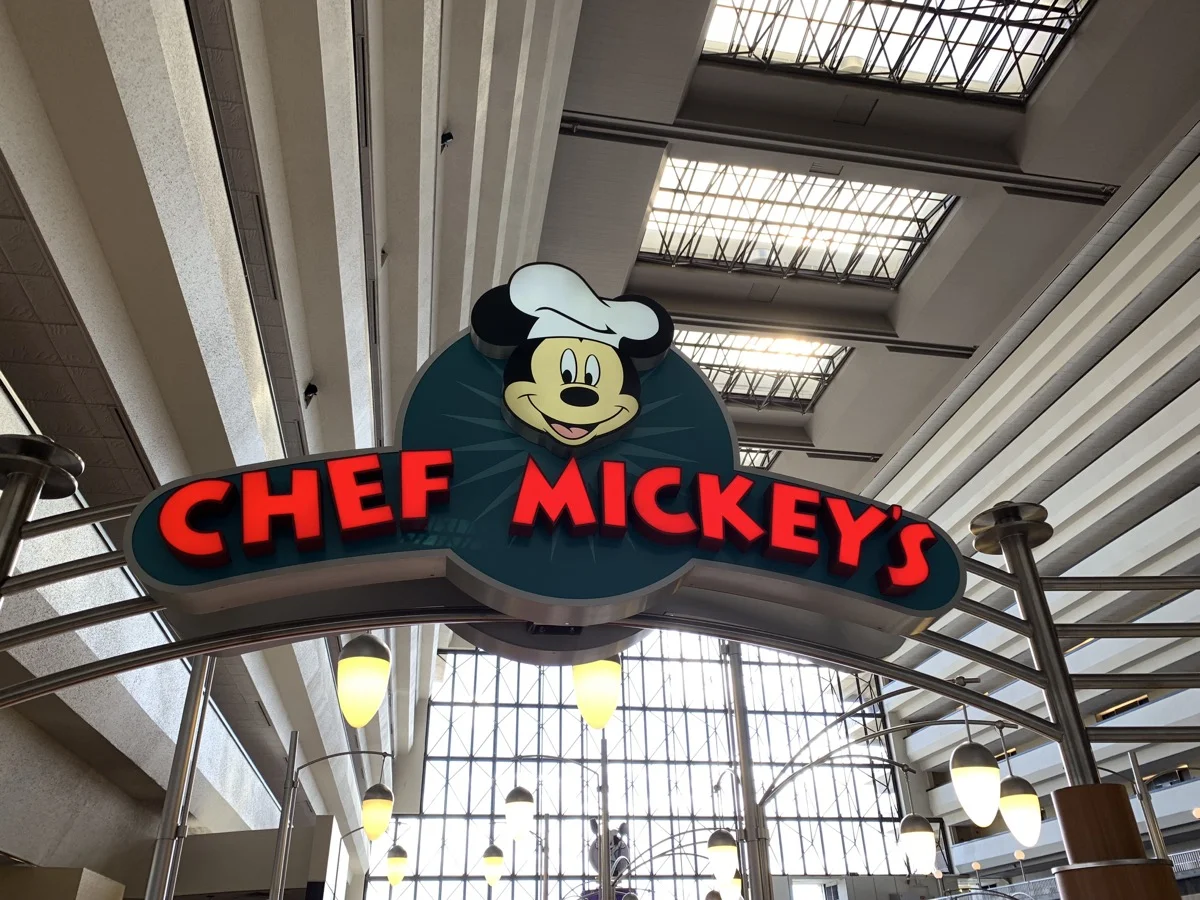 disney dining reservations chef mickeys.jpeg