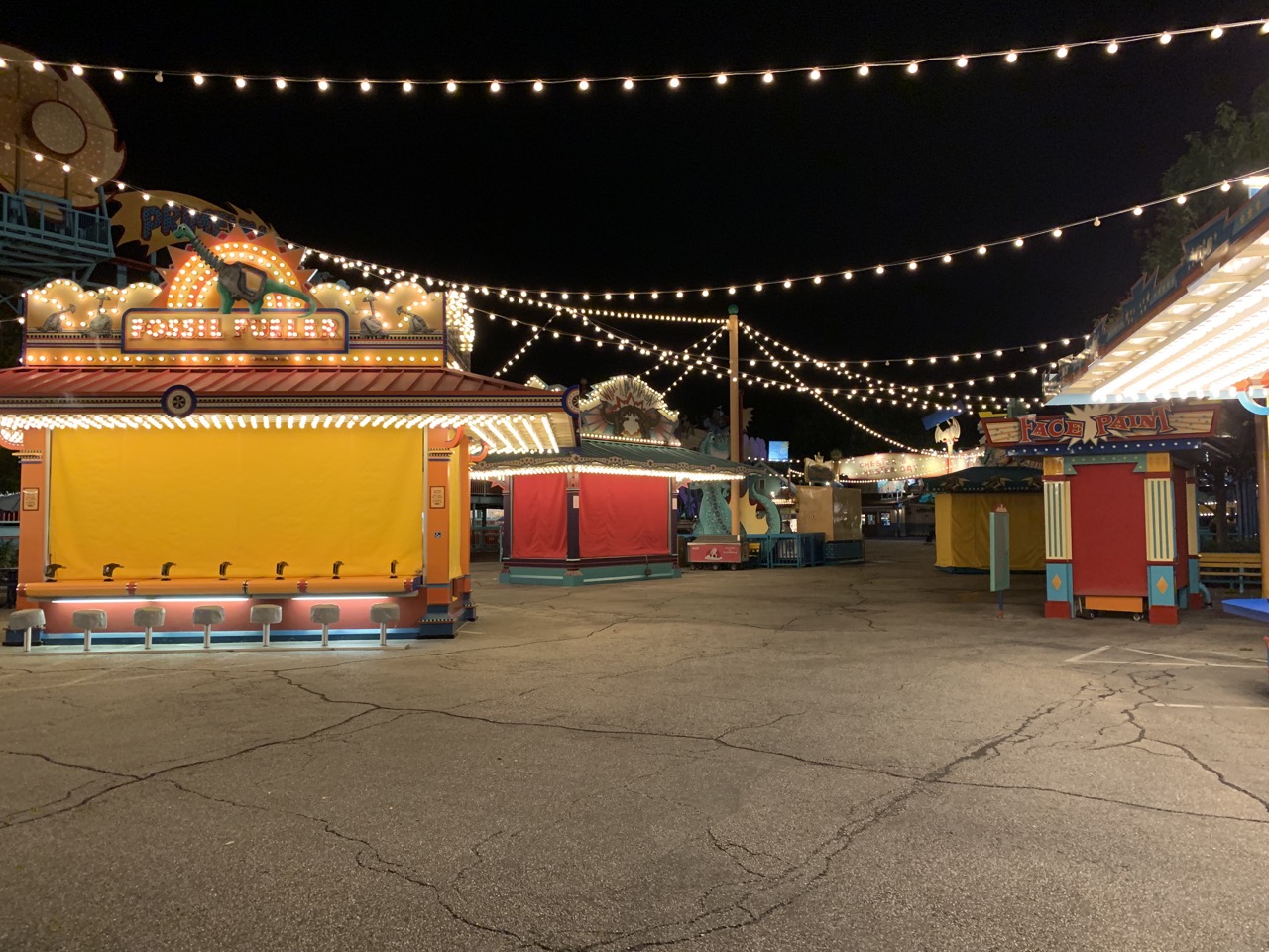 disney world animal kingdom after hours 22 dinorama empty.jpeg