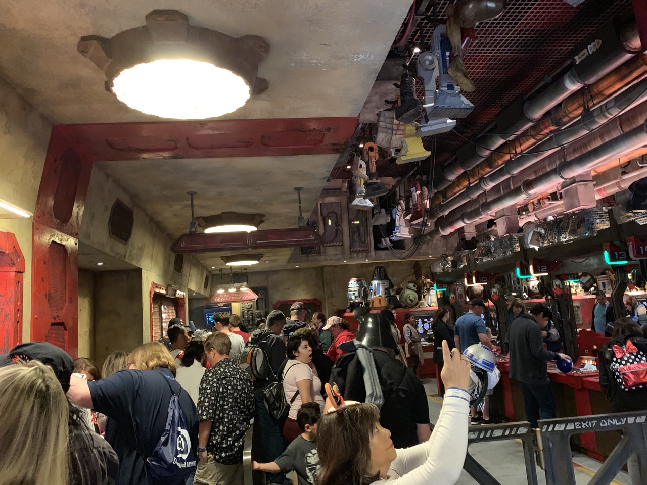star wars land galaxys edge guide droid depot 1.jpeg