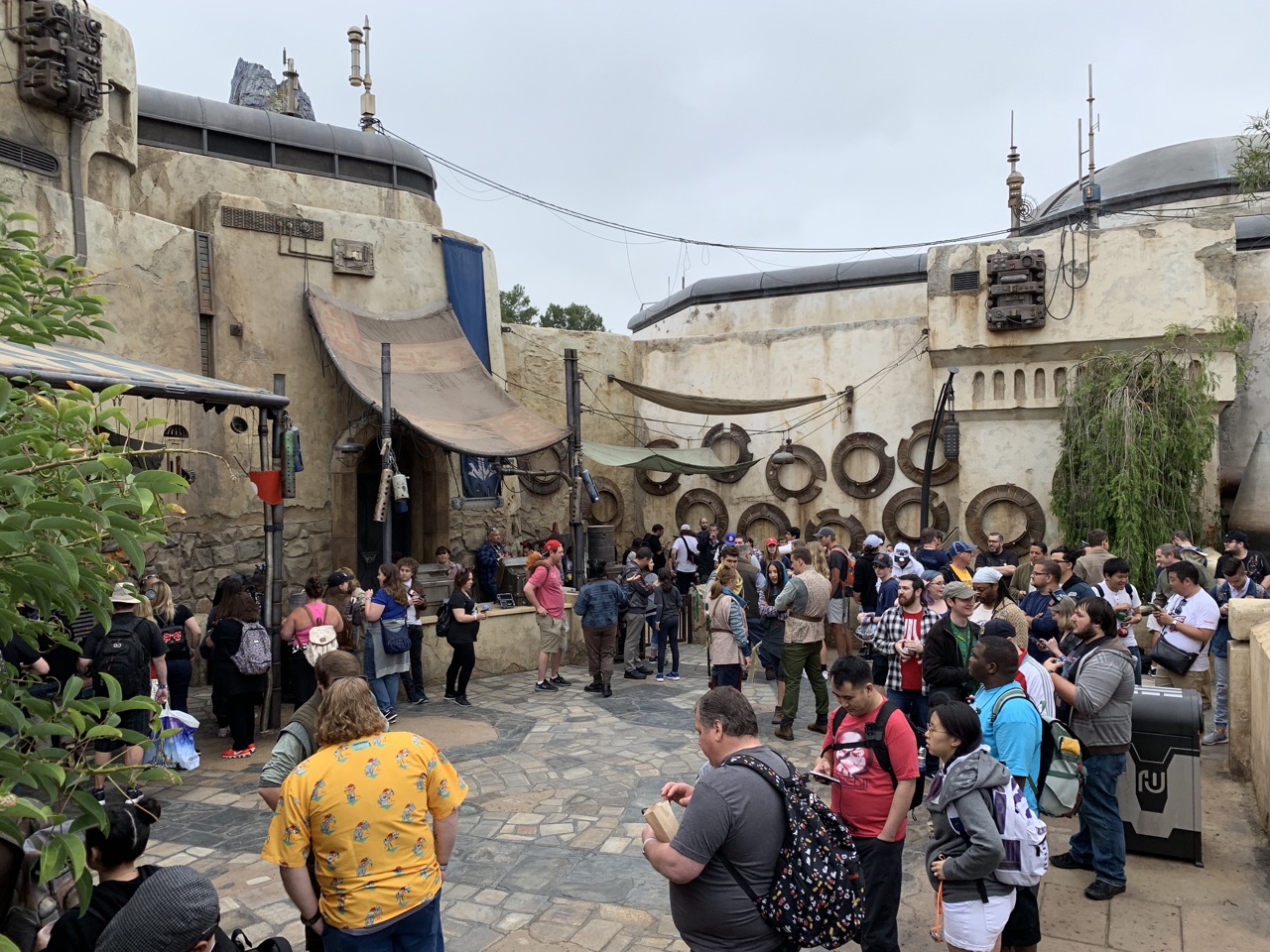 star wars land galaxys edge guide savis line.jpeg