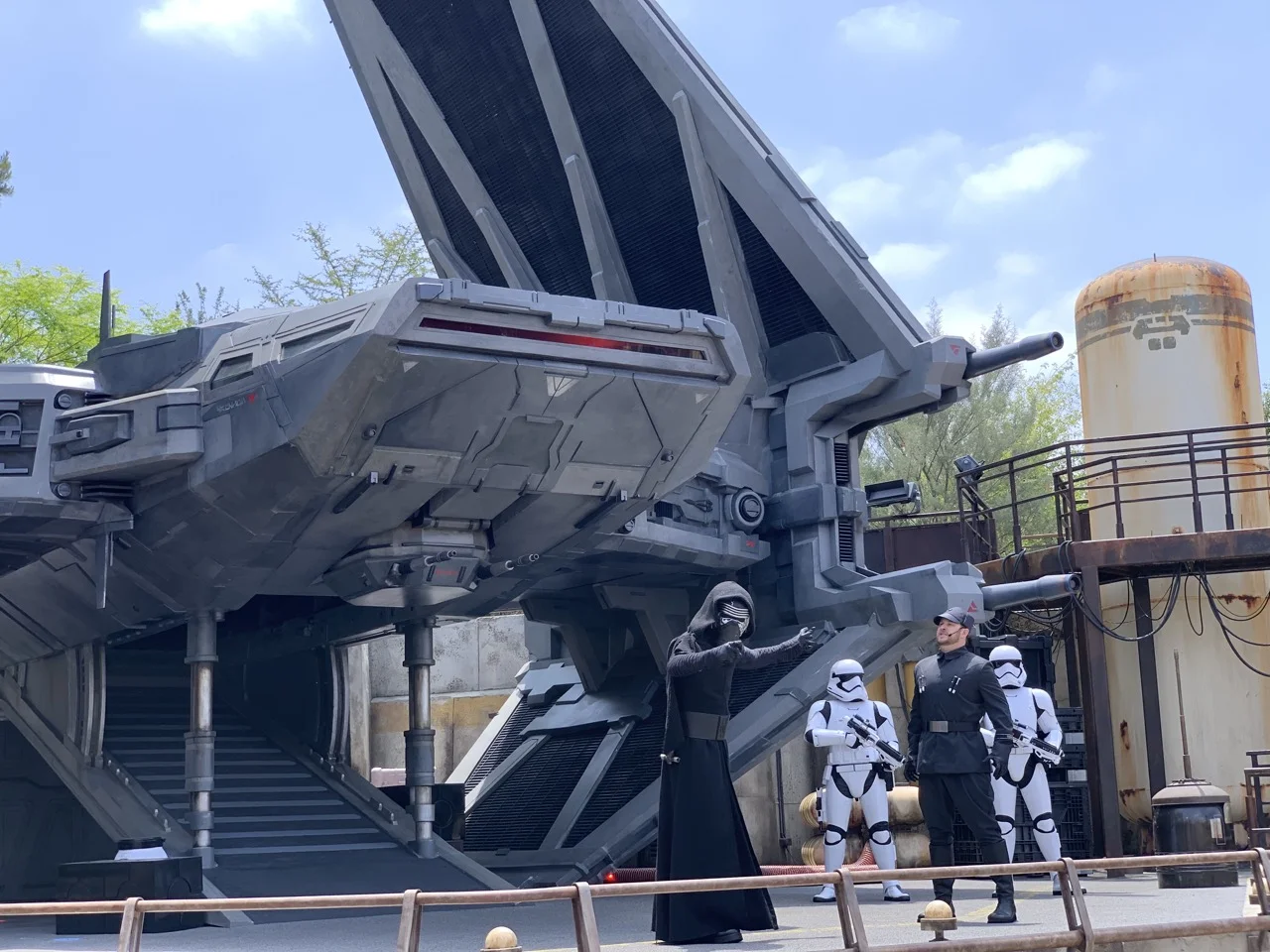 star wars land disneyland galaxys edge plan touring strategy 10.jpeg