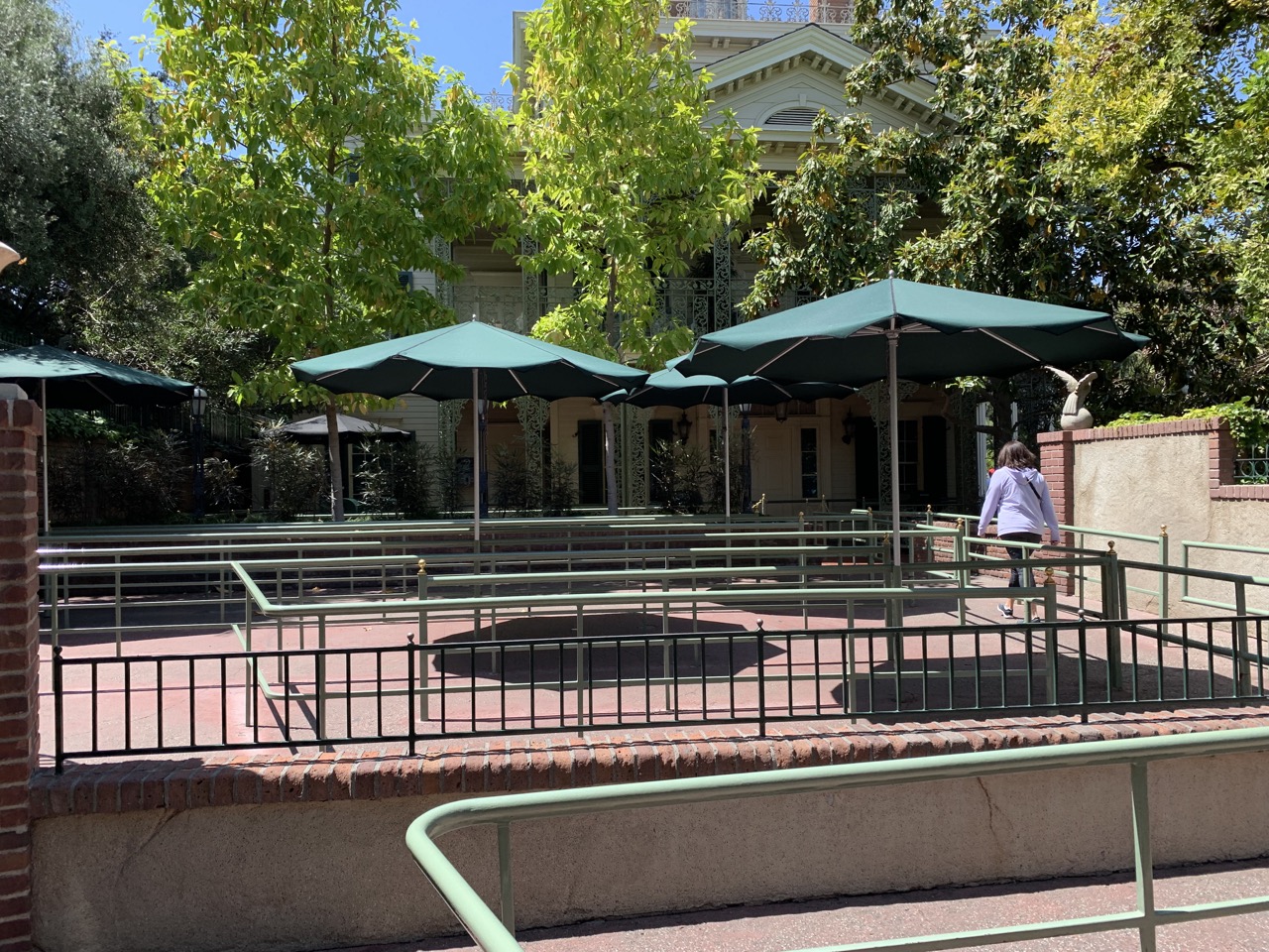disneyland trip report day 2 afternoon 03 haunted.jpeg