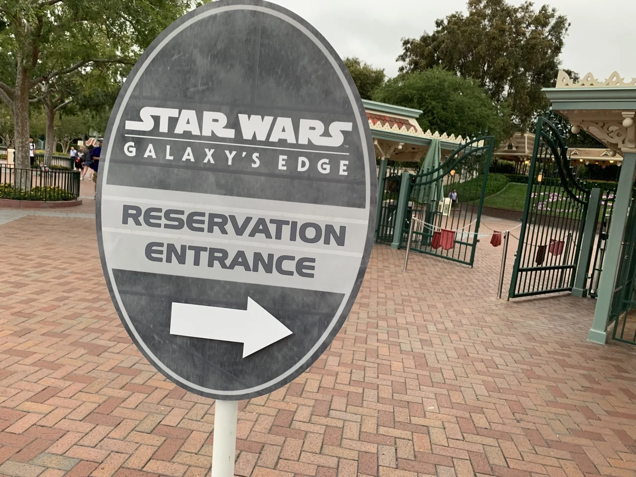 This arrow isn’t pointing to that open gate. It’s pointing to turnstiles. Sorry for the confusing photo