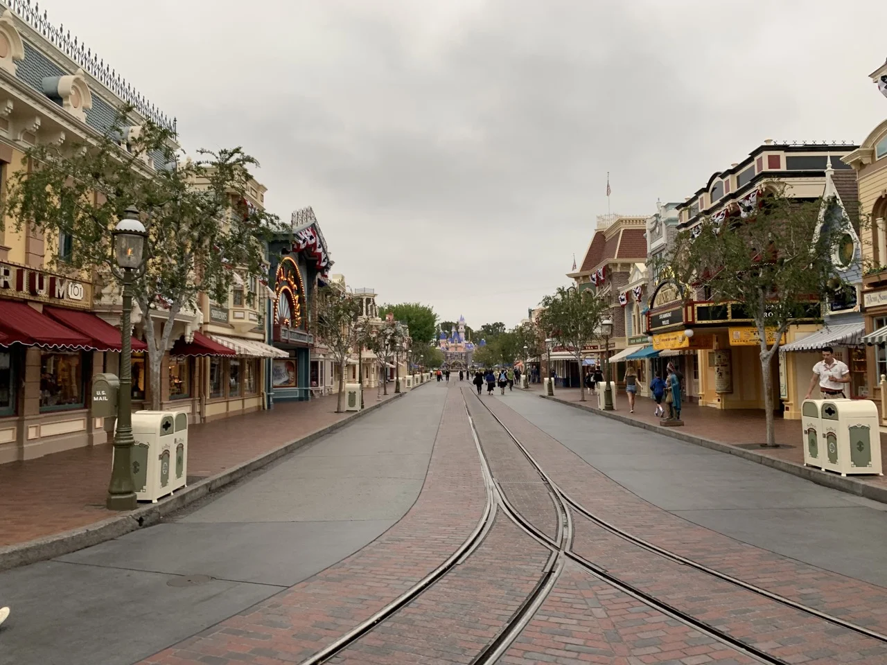 disneyland trip report day 3 disneyland extra magic hour 05 main street.jpeg