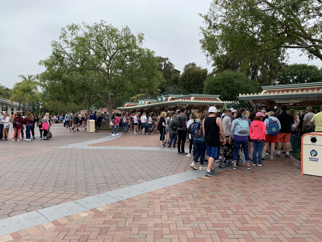 disneyland trip report day 5 03 gate.jpeg