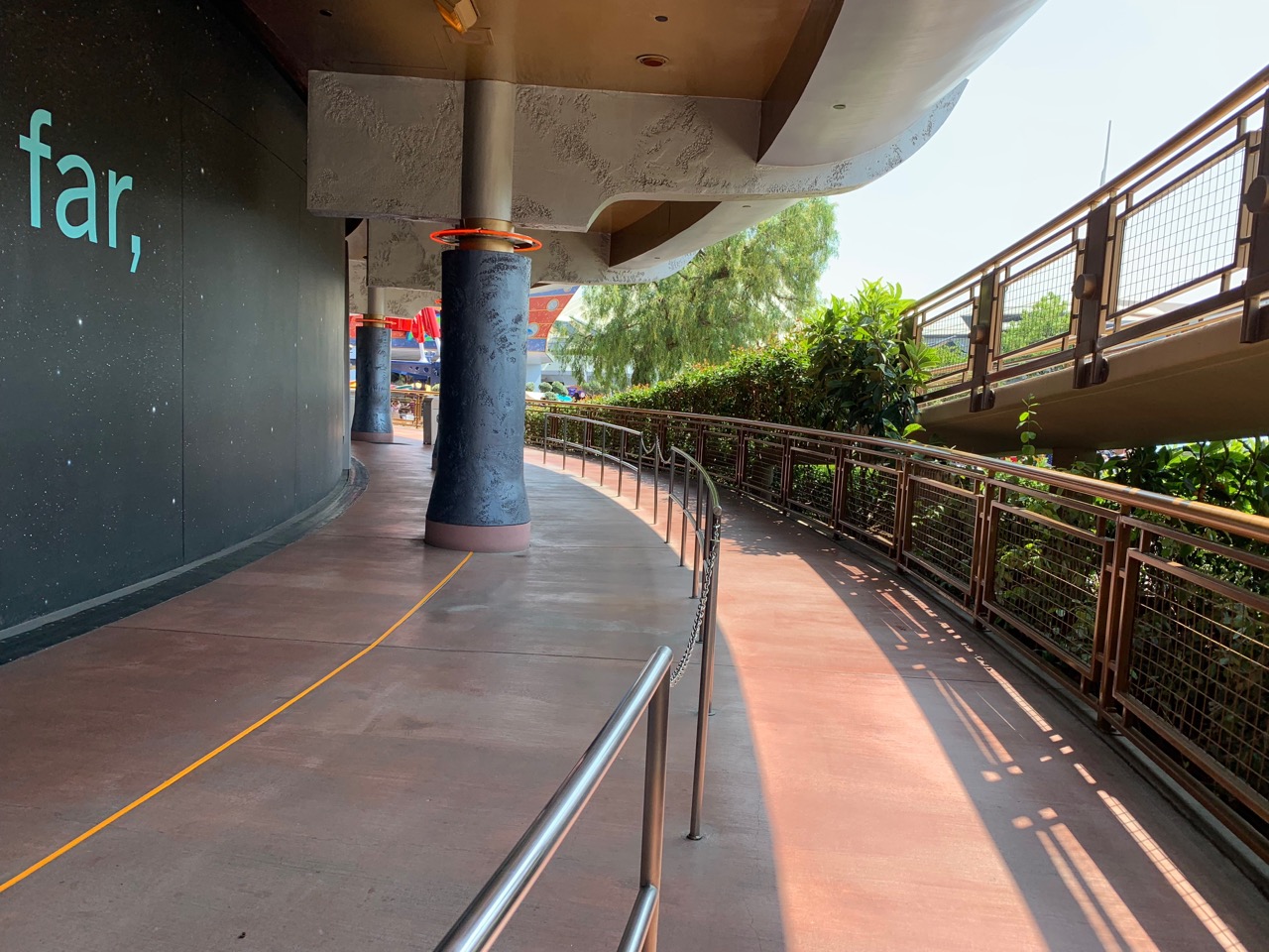 disneyland trip report galaxys edge afternoon 01 check in.jpeg