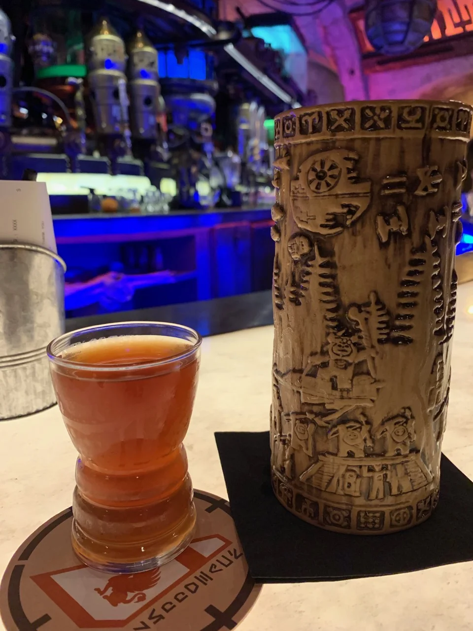 disneyland trip report galaxys edge afternoon 16 ogas cantina 06.jpeg