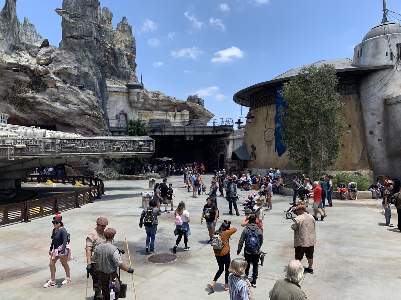 disneyland trip report june 2019 part 2 14 crowds.jpeg