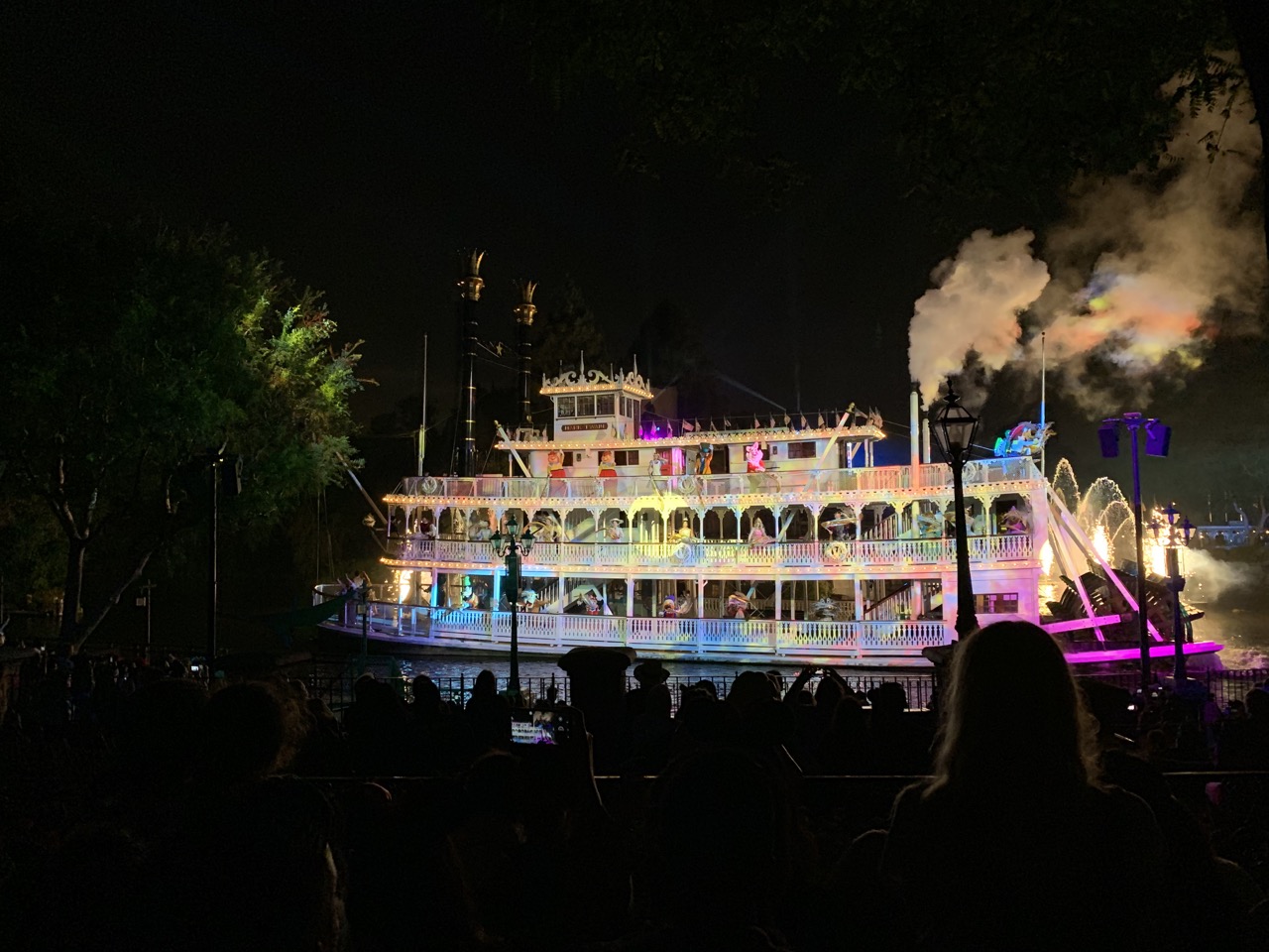 disneyland trip report june 2019 part 3 25 fantasmic.jpeg