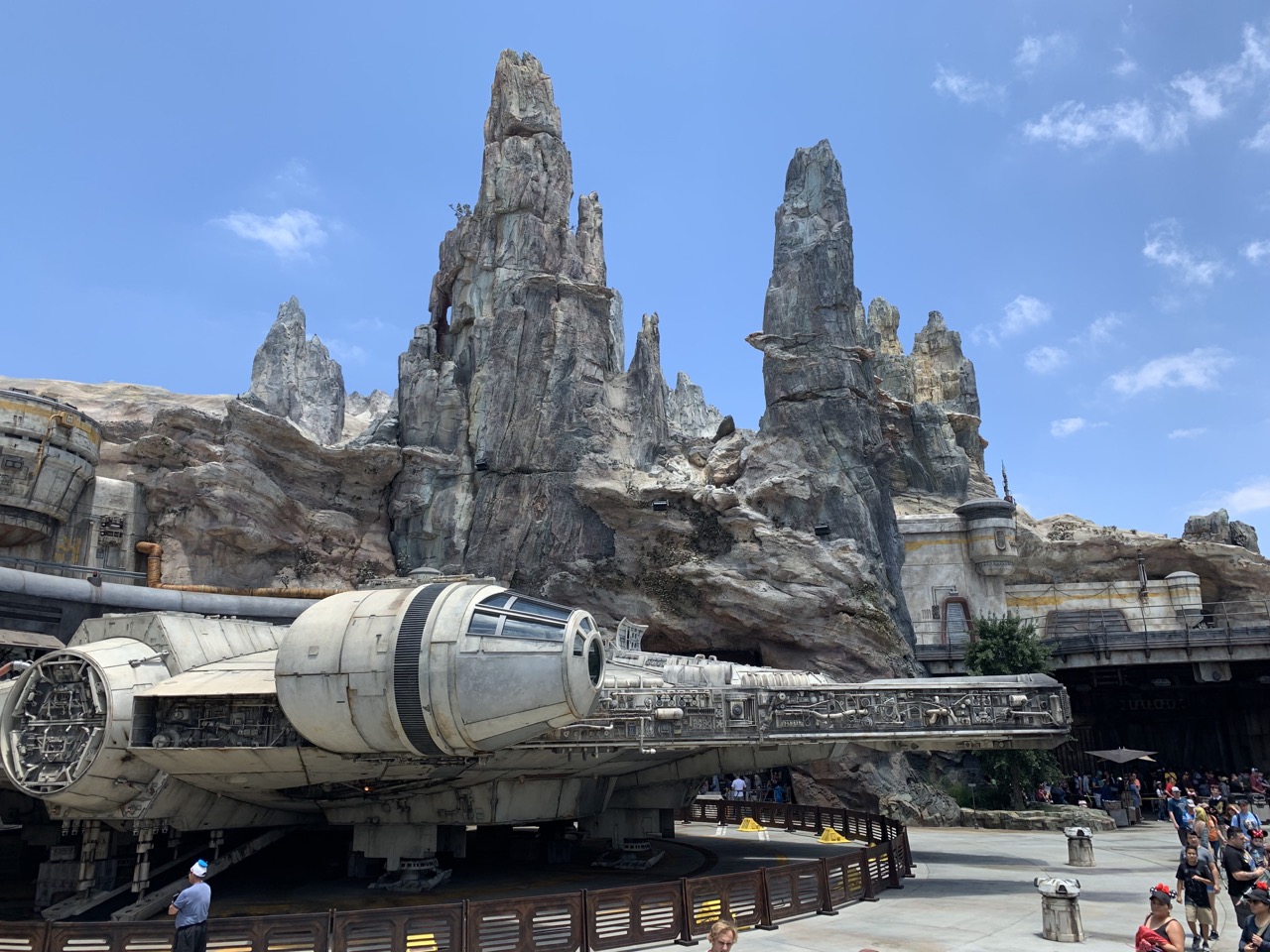disneyland rope drop strategy smugglers run.jpeg