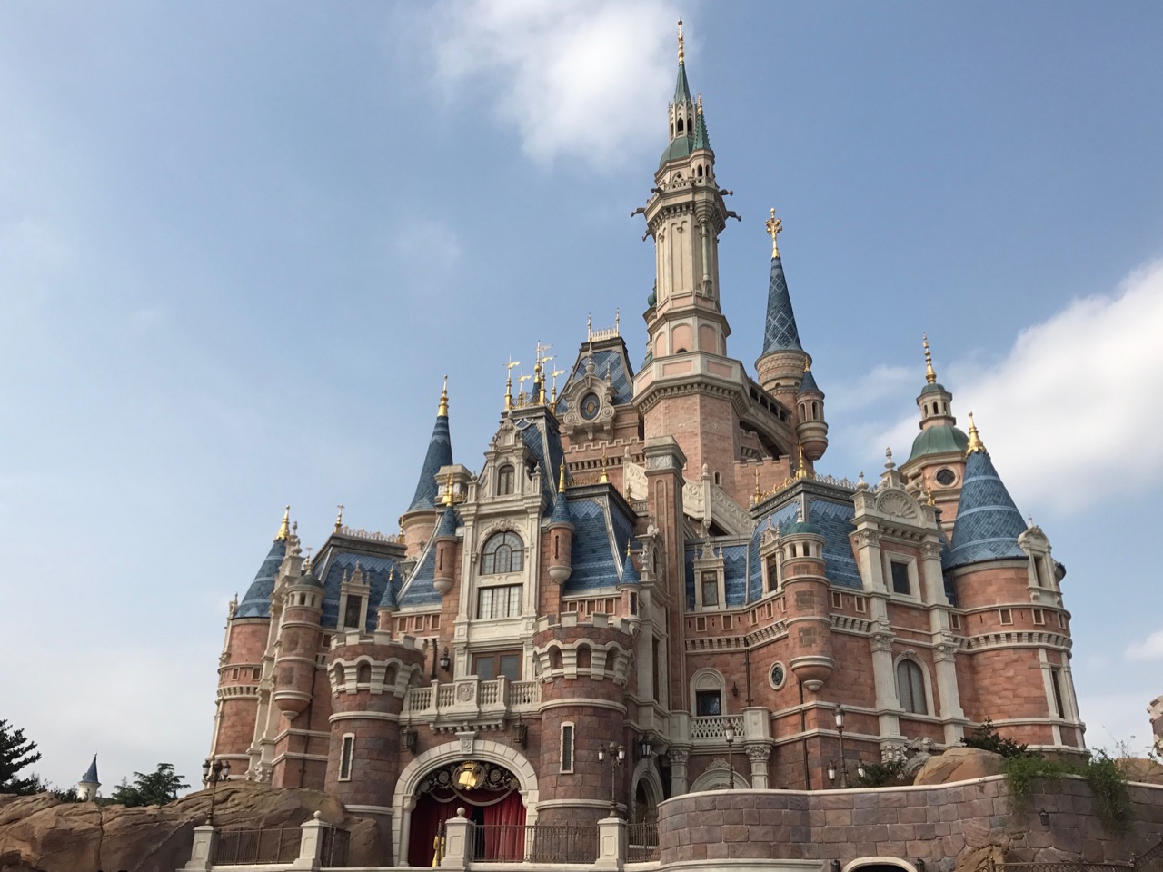 Disneyland Paris Castle 2023 Guide: History, Architecture & Fun Facts!