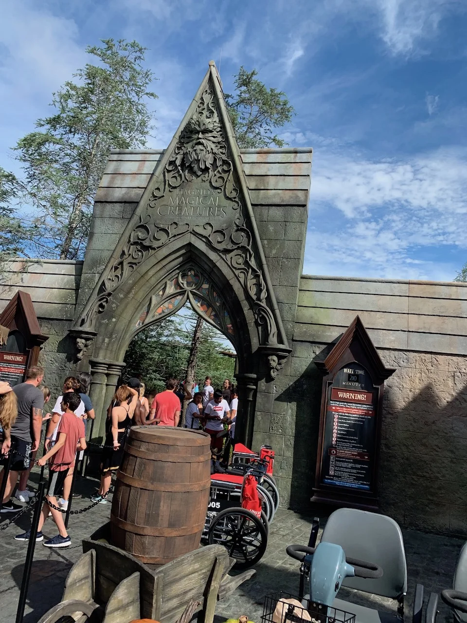 universal orlando summer 2019 trip report part 6 hagrid outside.jpeg