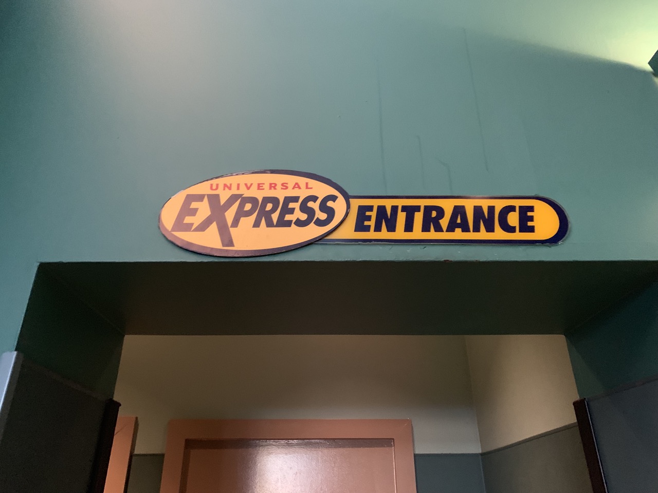 universal orlando express pass entrance 2.jpeg