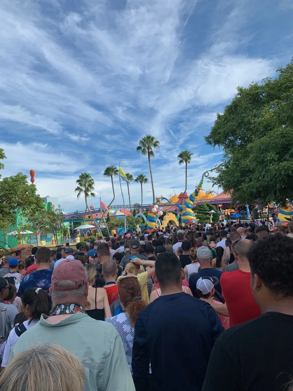 universal islands of adventure rope drop morning strategy 02 850 crowd.jpeg