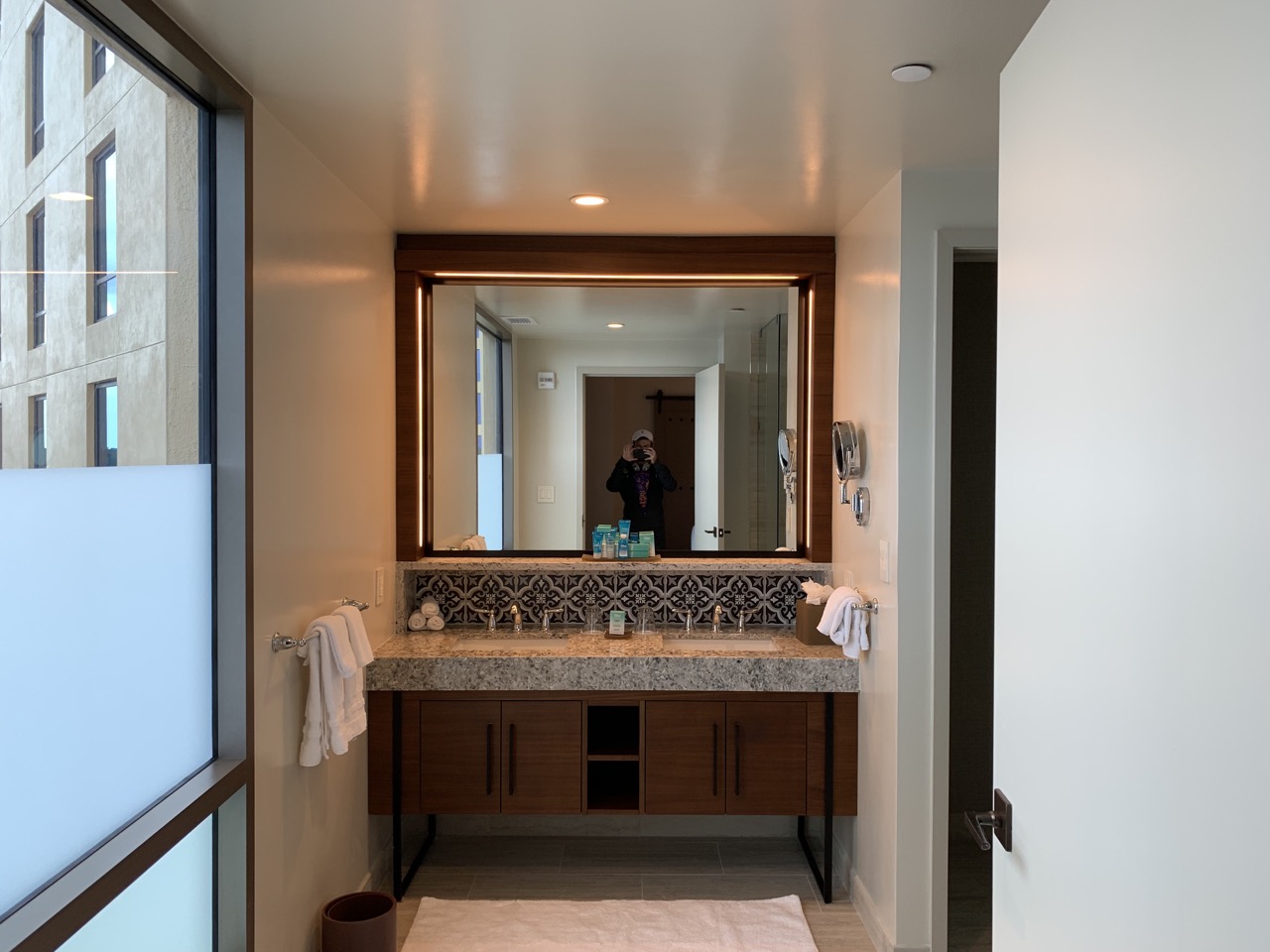 gran destino tower review room deluxe suite bathroom 01.jpeg
