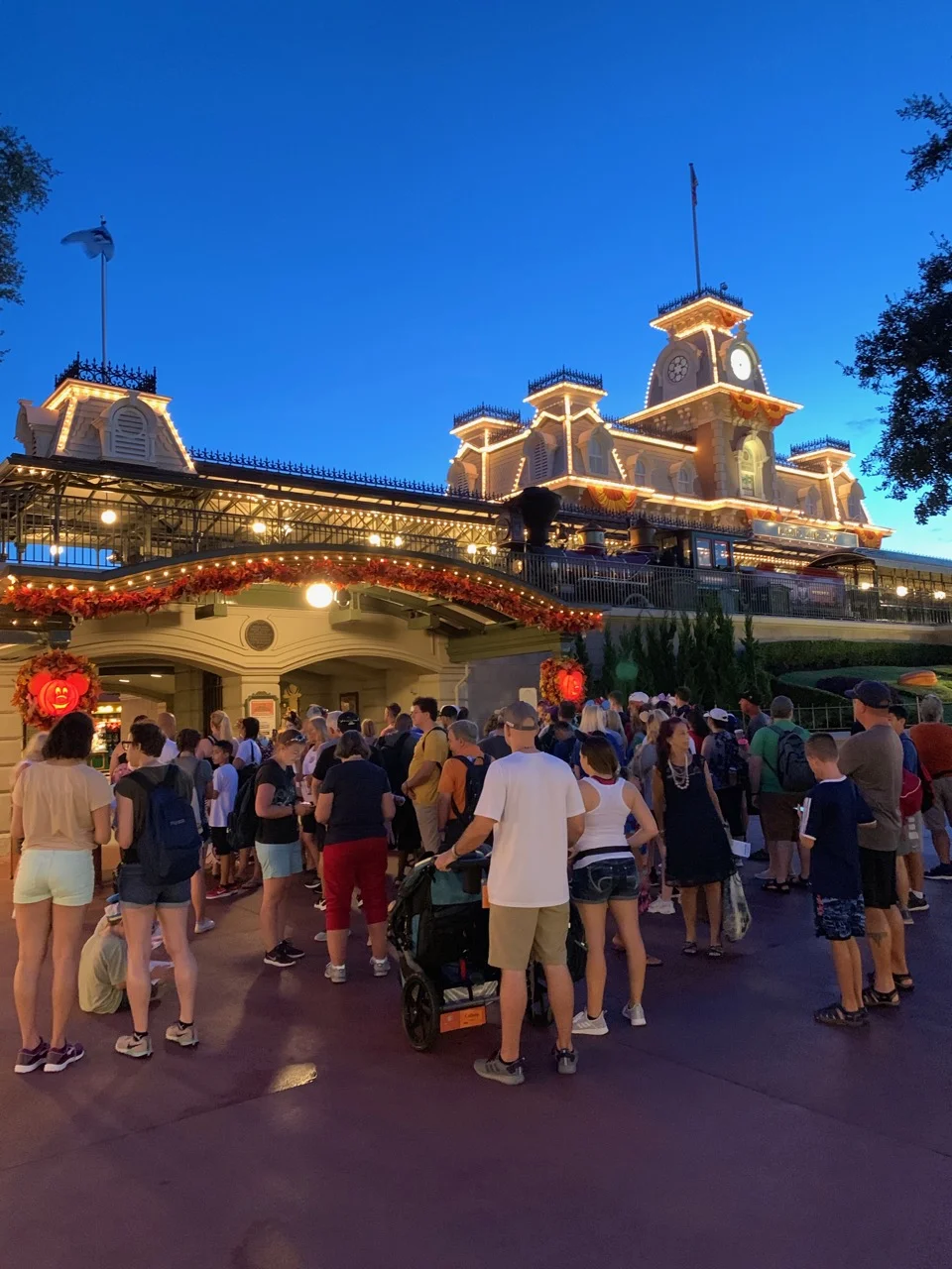 wdw trip report magic kingdom extra extra magic hour 01.jpeg