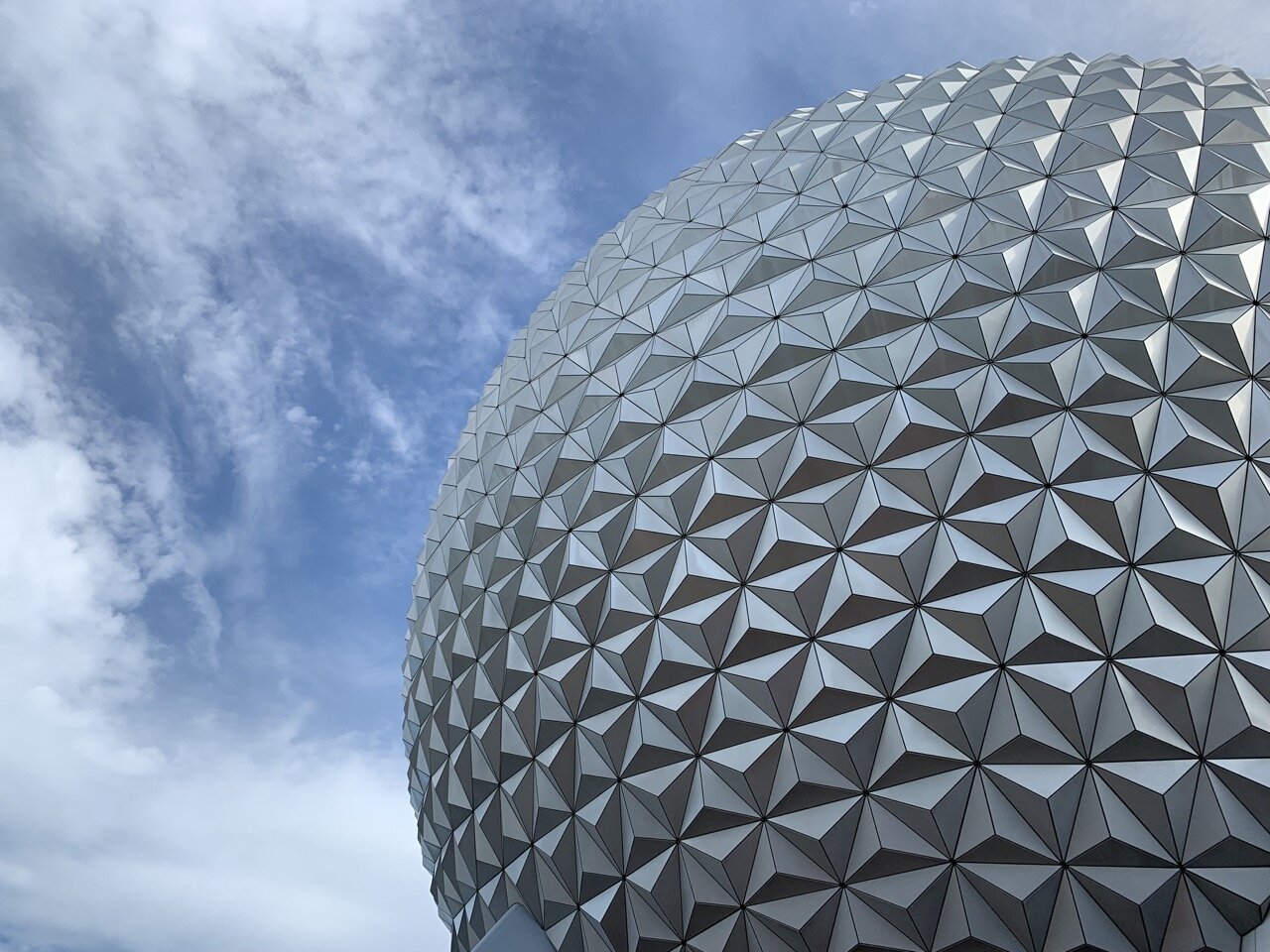 epcot rope drop spaceship earth.jpeg