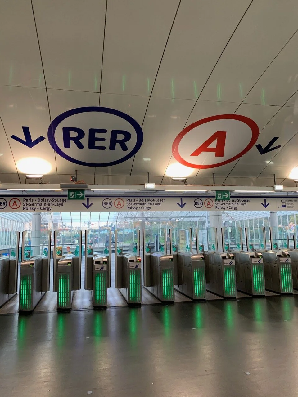 Getting from Disneyland Paris to the