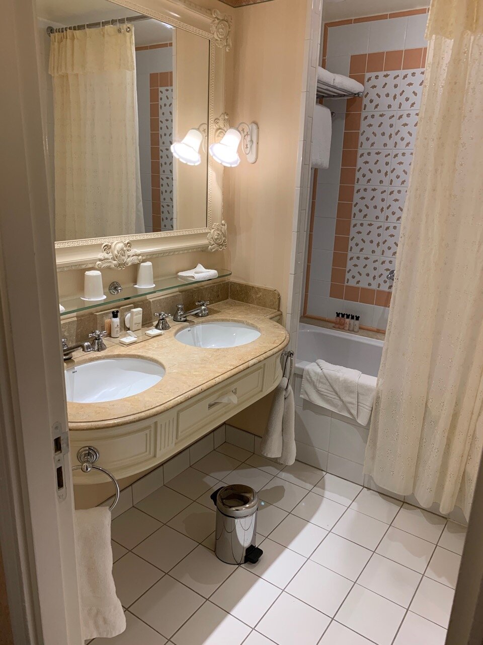 disneyland-hotel-paris-review