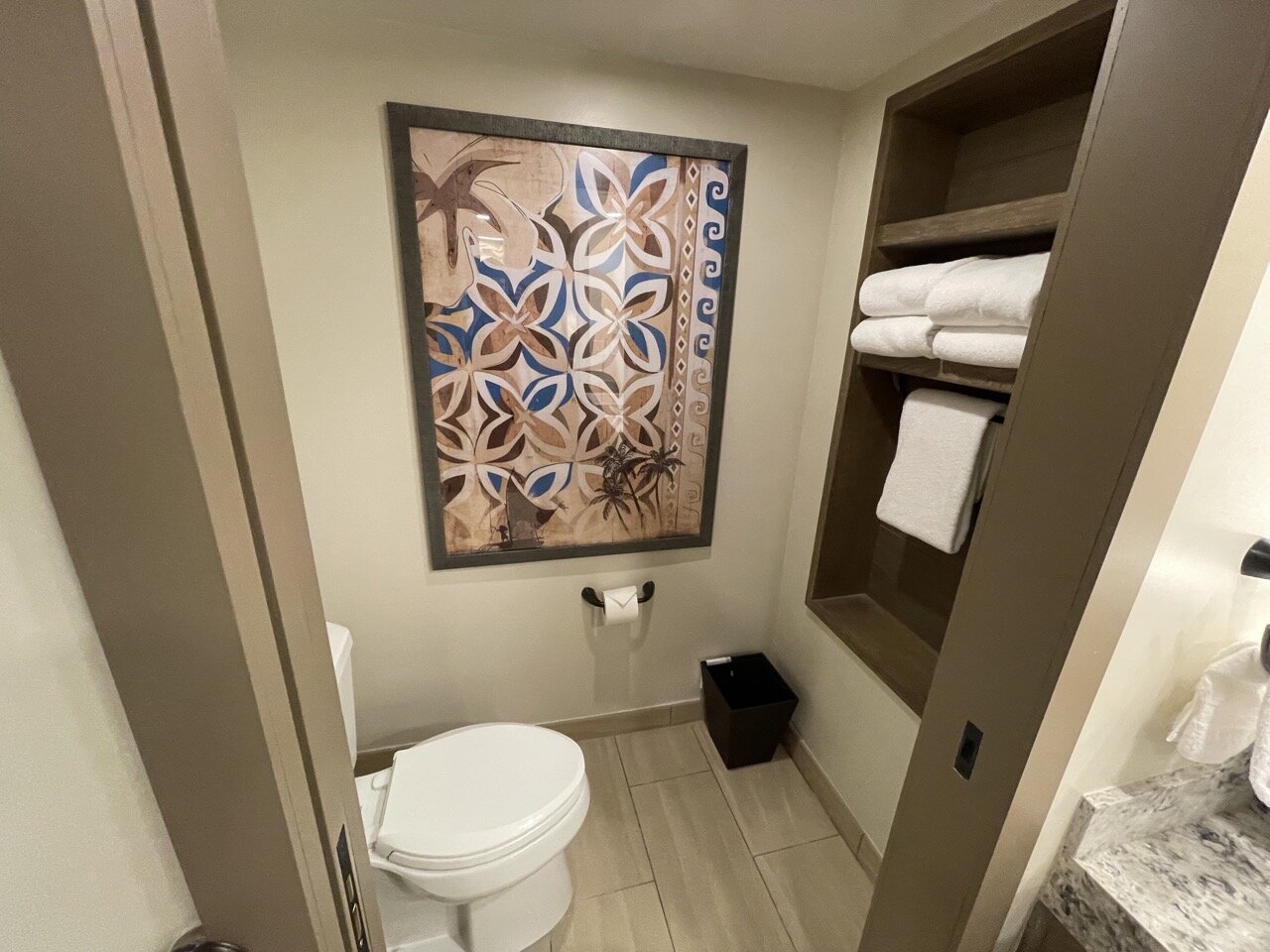 disney-polynesian-village-review-moana-rooms-bathroom-05.jpeg