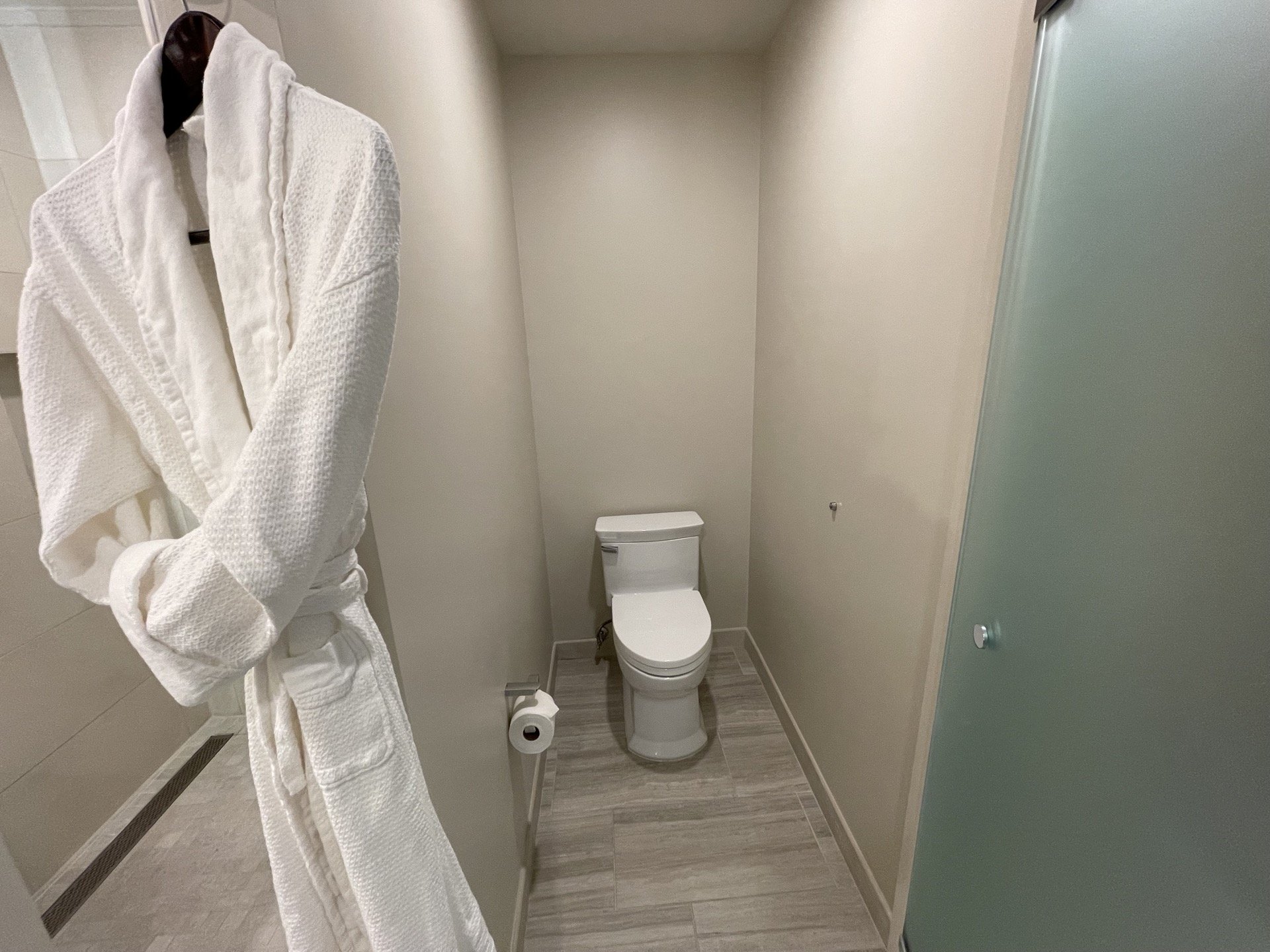 jw-marriott-orlando-bonnet-creek-king-room-bathroom-04.jpeg