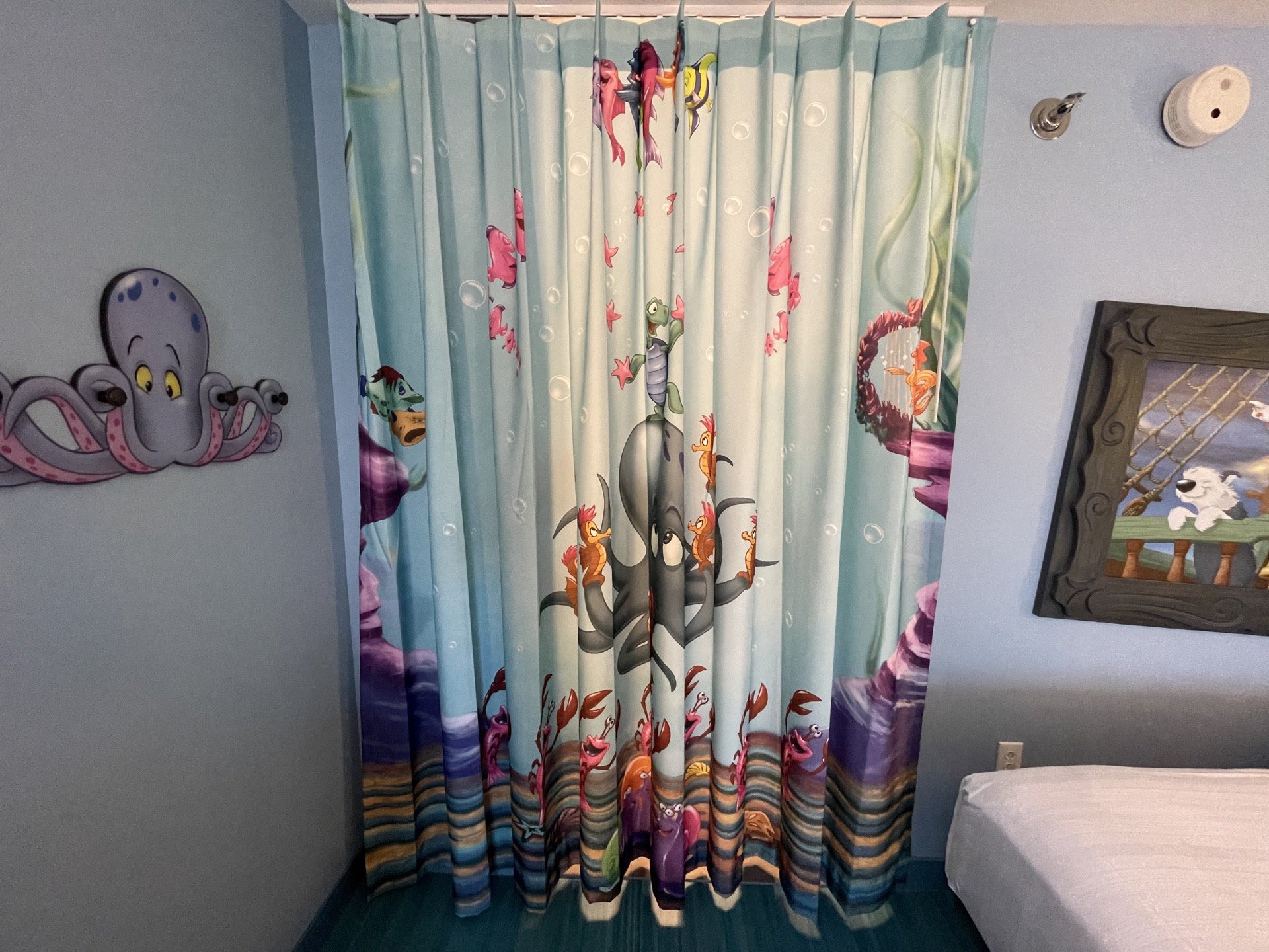 disneys-art-of-animation-little-mermaid-room-bathroom-05.jpeg