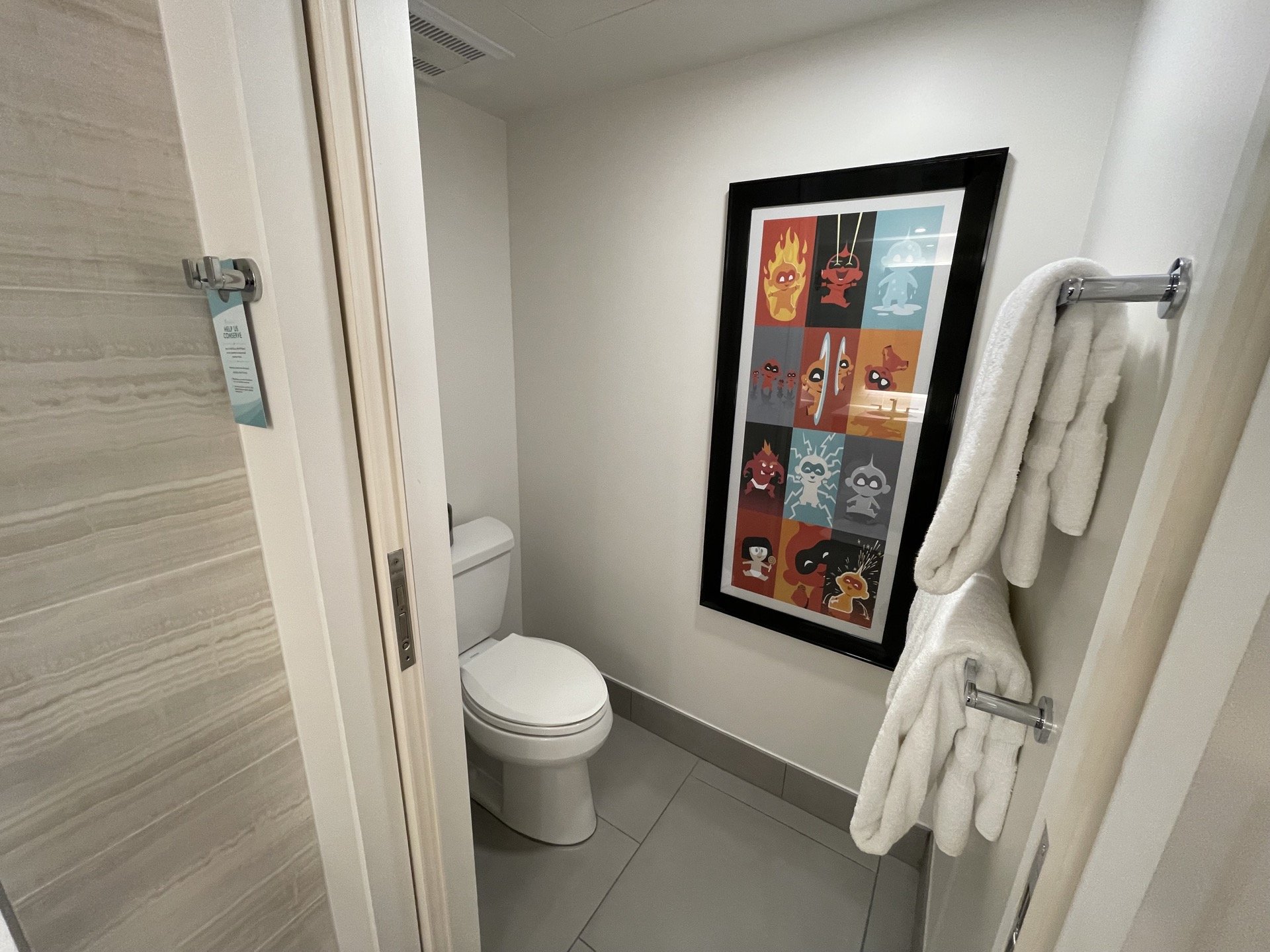 contemporary-resort-incredibles-room-bathroom-05.jpeg