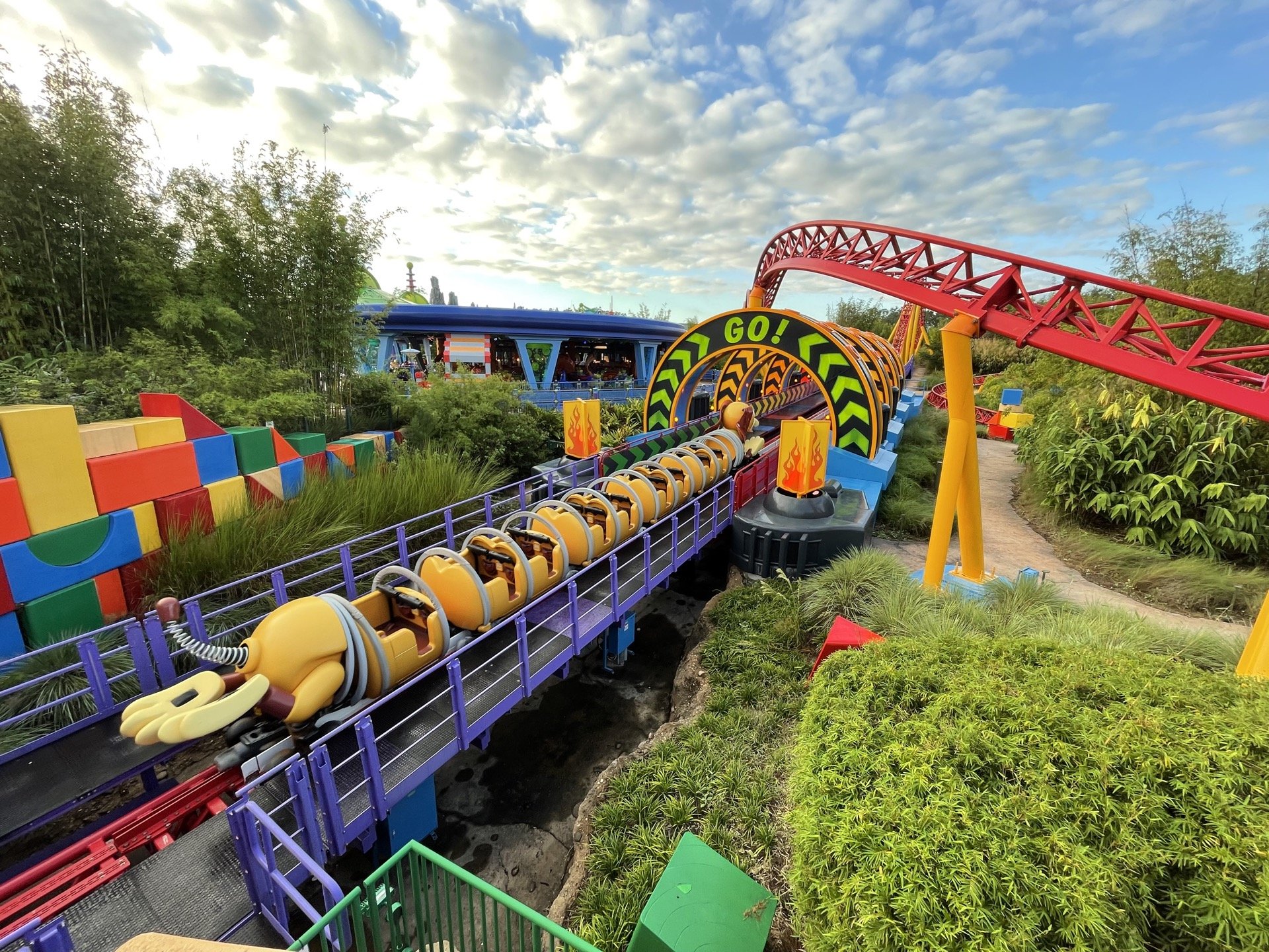 Theme Park Insider – Dynamic Attractions