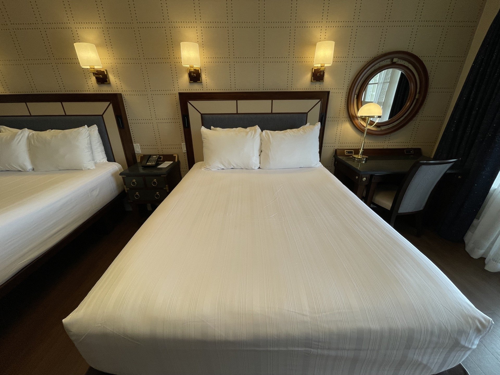 disney-world-yacht-club-room-06.jpeg