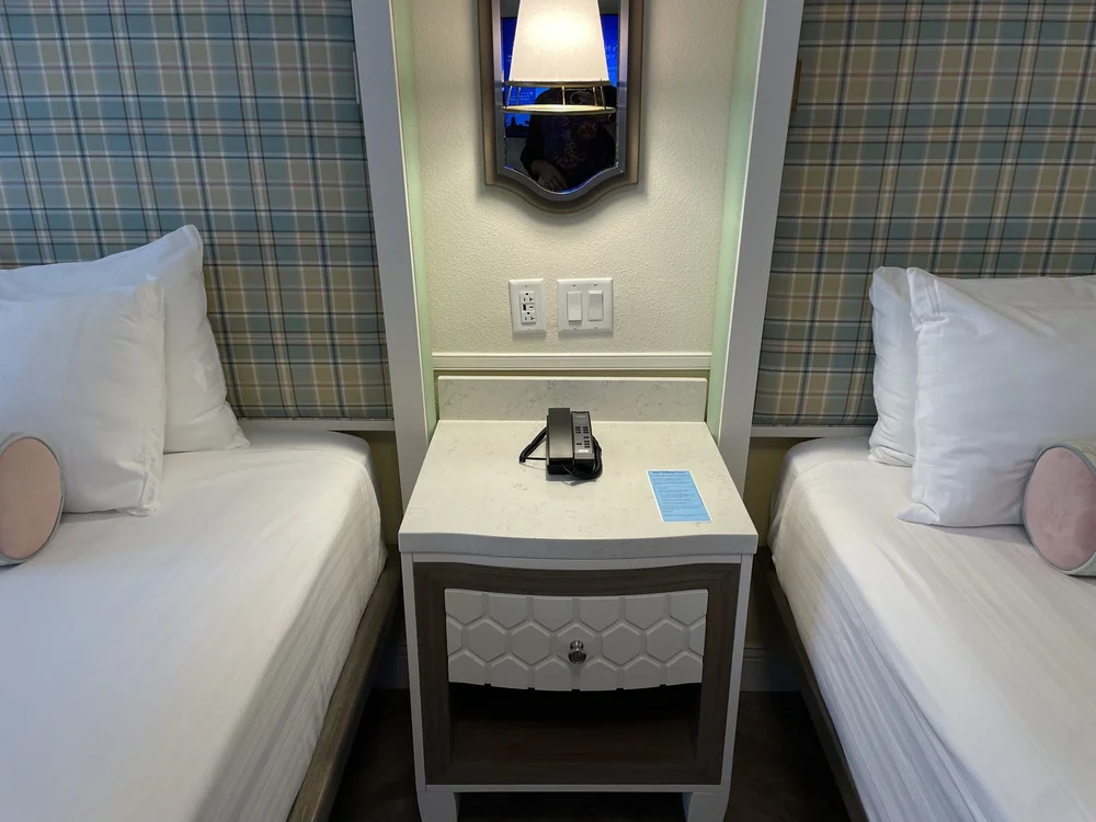 disney-world-boardwalk-inn-room-04.jpeg