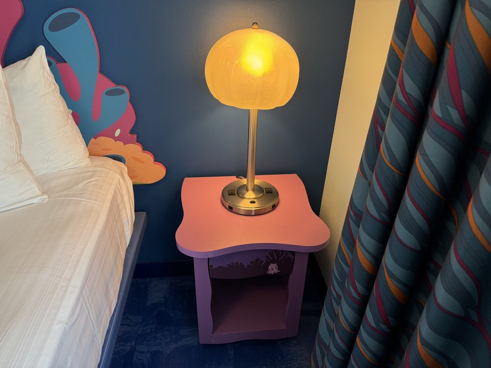 disney-world-art-of-animation-finding-nemo-bedroom-04.jpeg