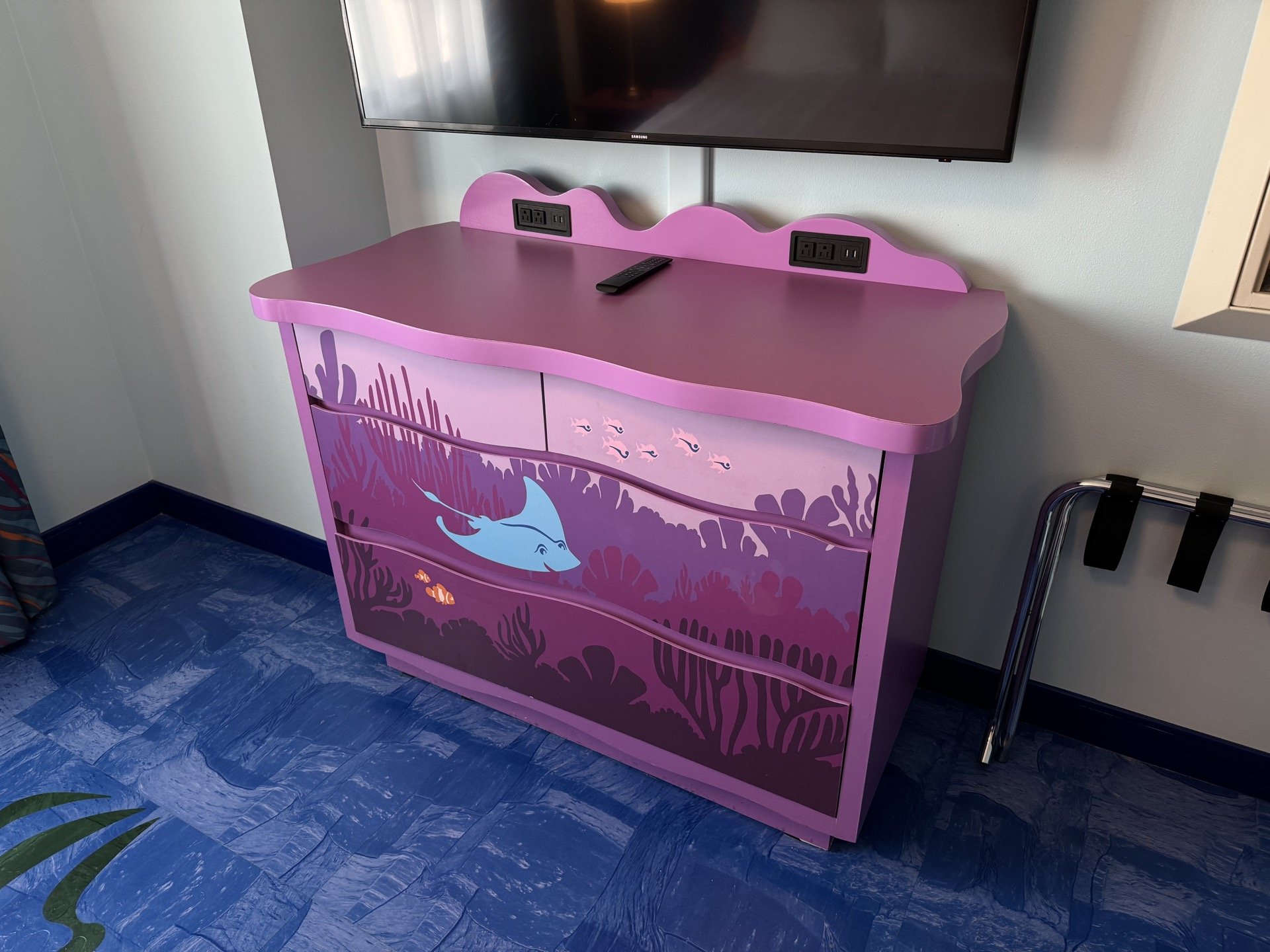 disney-world-art-of-animation-finding-nemo-bedroom-06.jpeg