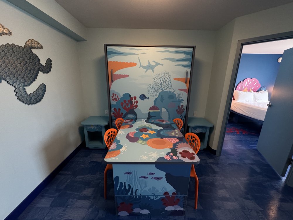 disney-world-art-of-animation-finding-nemo-living-room-03.jpeg